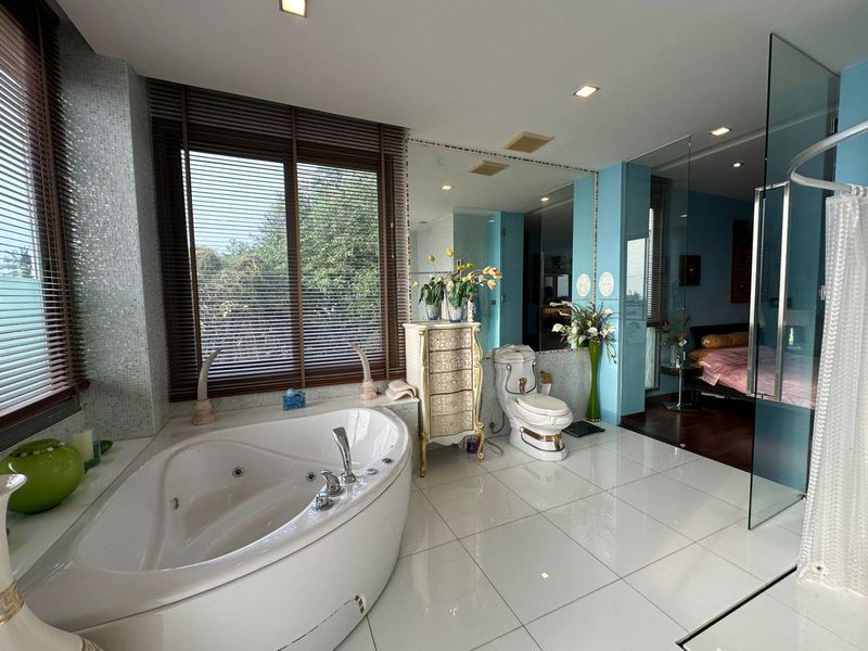 Tengerre néző, 3 hálószobás luxuslakás eladó