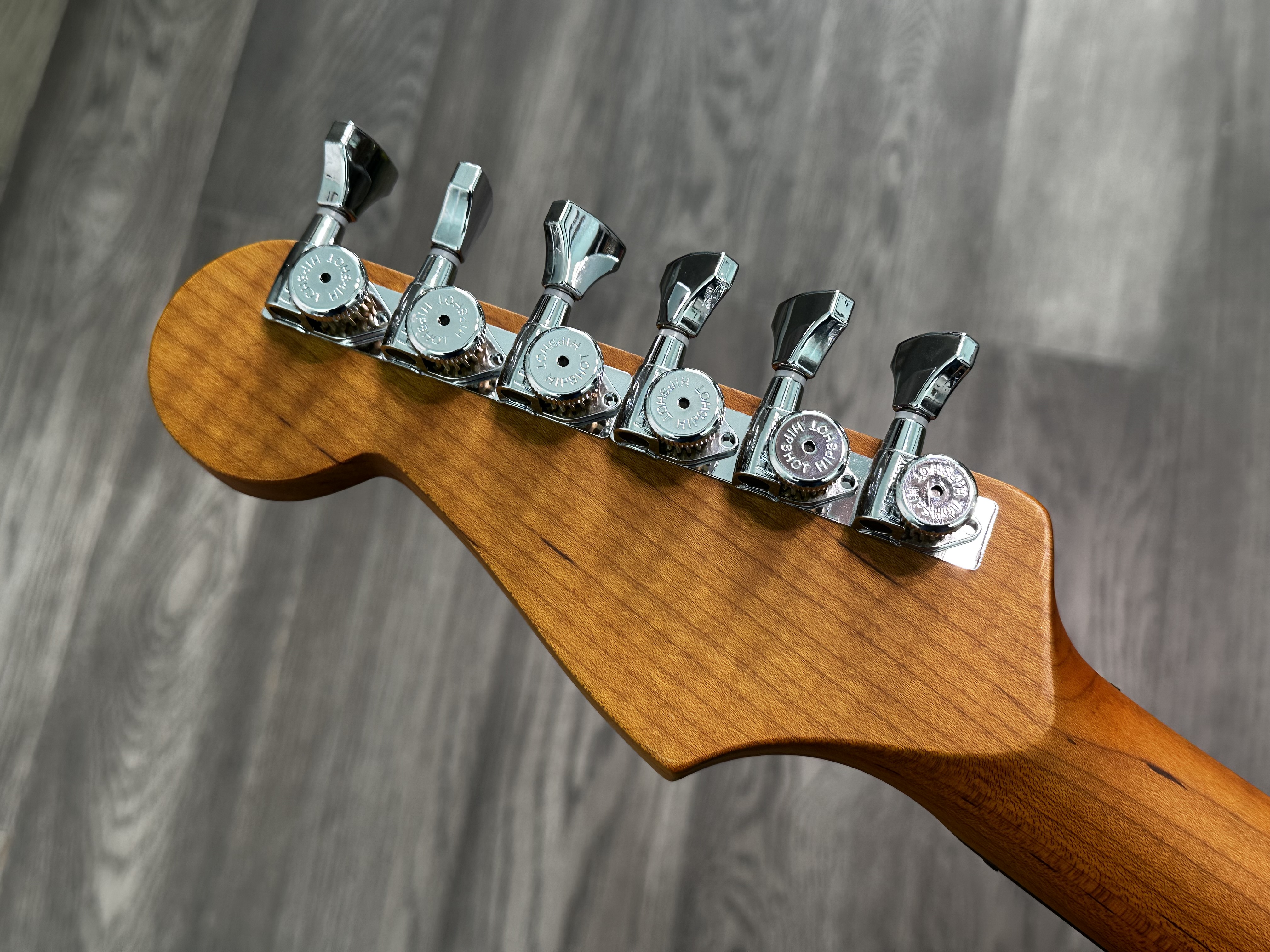 PG5 - Penguin Guitar Co.