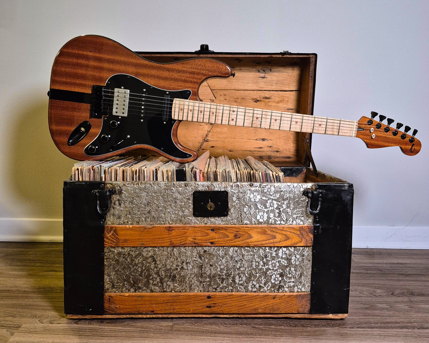 PG3 - Penguin Guitar Co.  -  "Lap Dog"