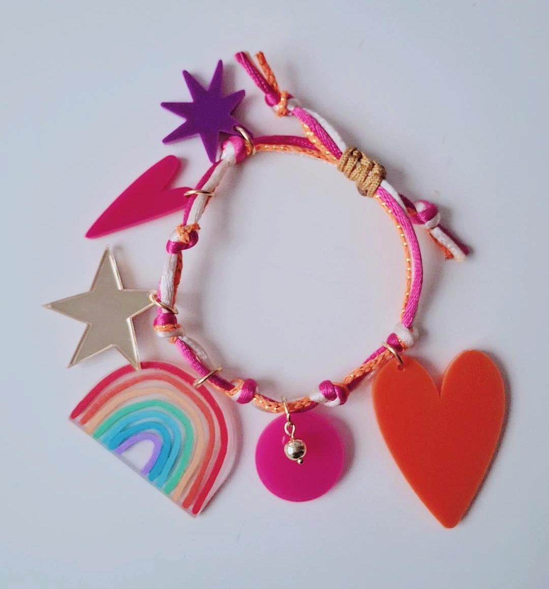 Pulsera colorida de charms