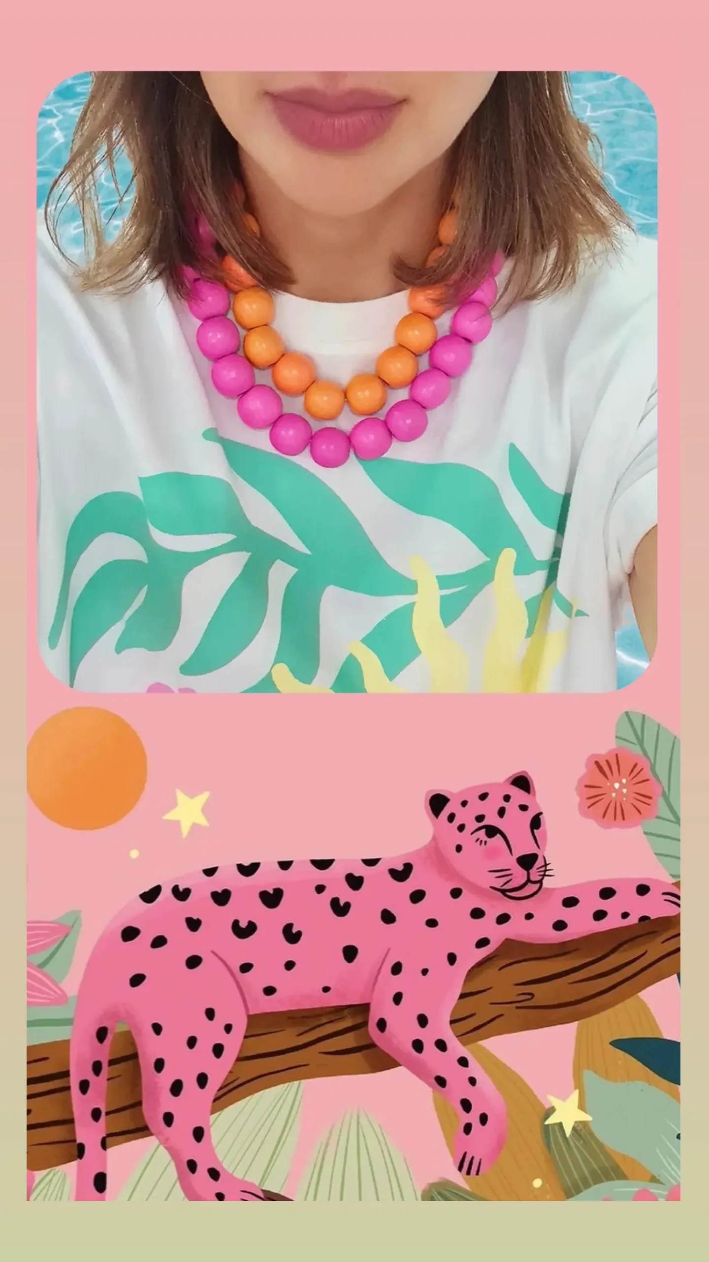 Collares de cuentas de colores en madera