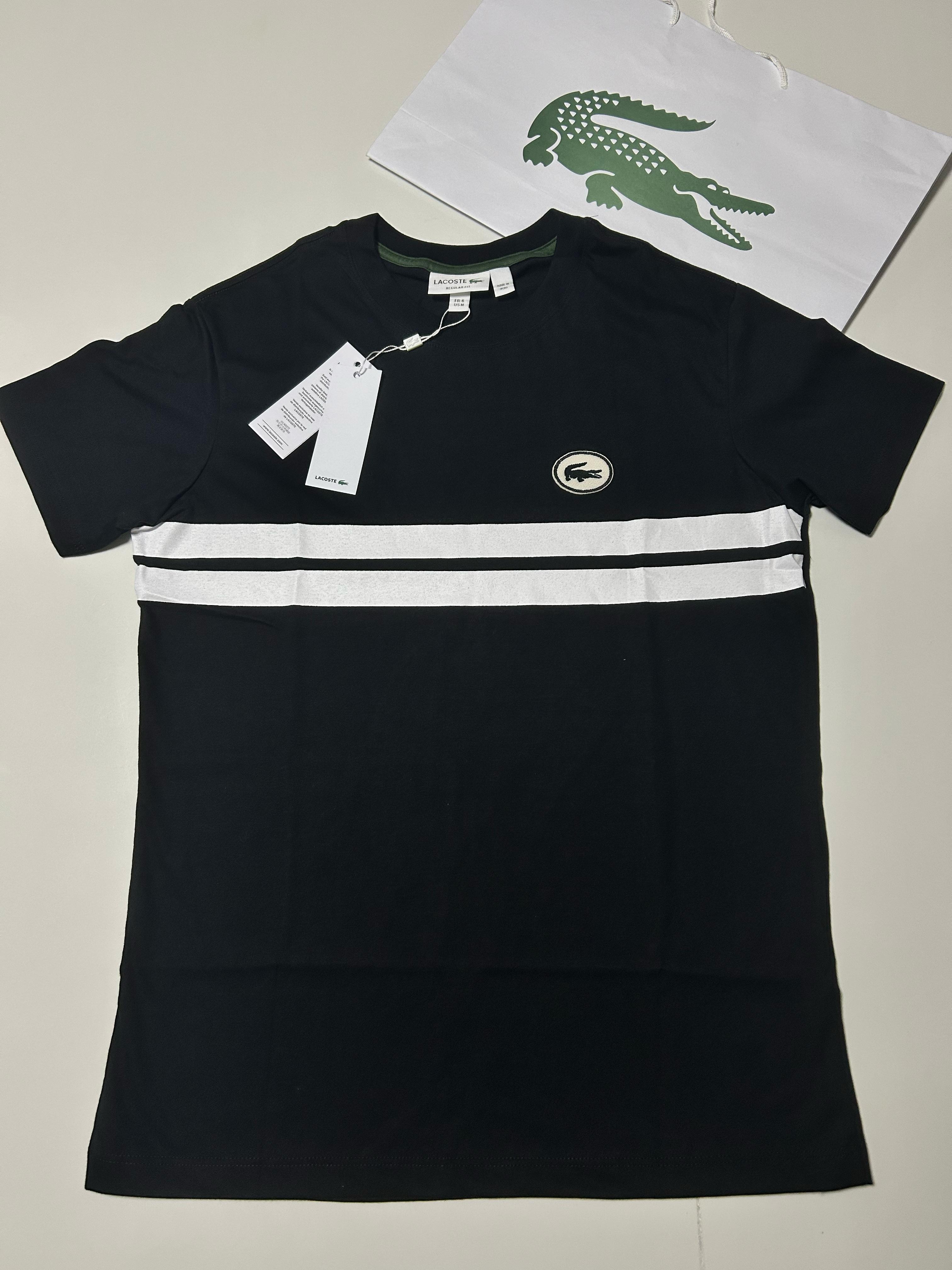 Camisa modelo R. Lacoste