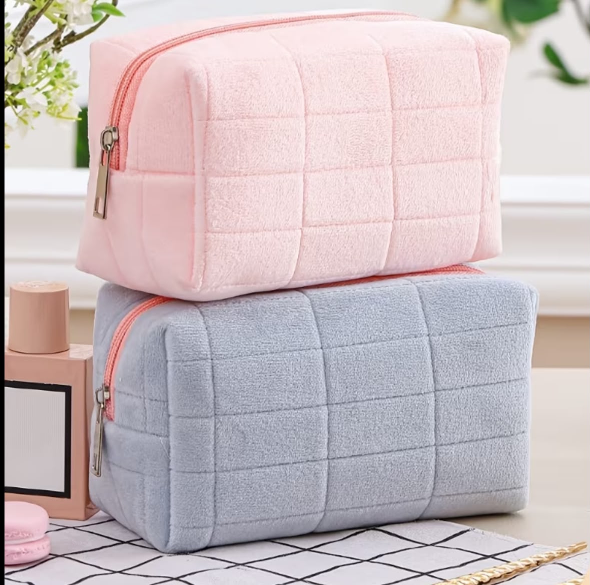 Soft Plush Cosmetic Bag / SHEIN