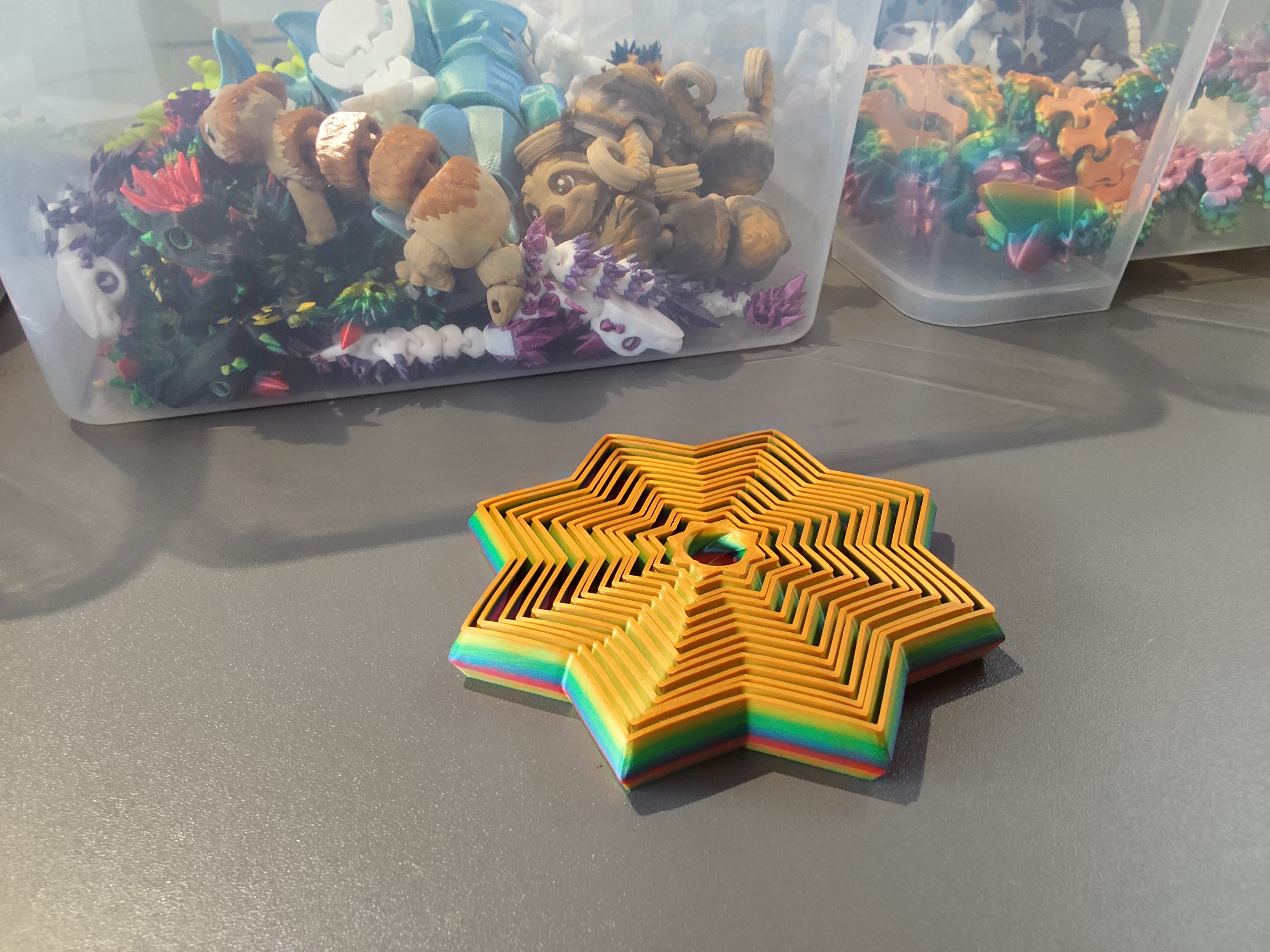 Suktukas žvaigždė be lazdelės viduryje spalvotas