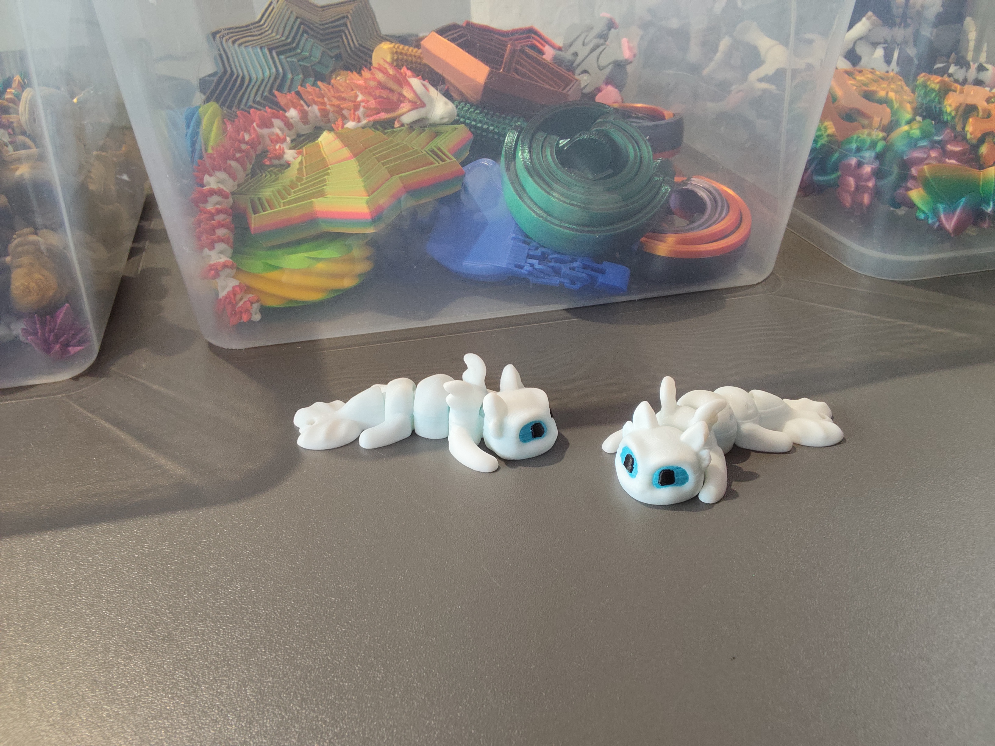 Mažas slibinas, baltas