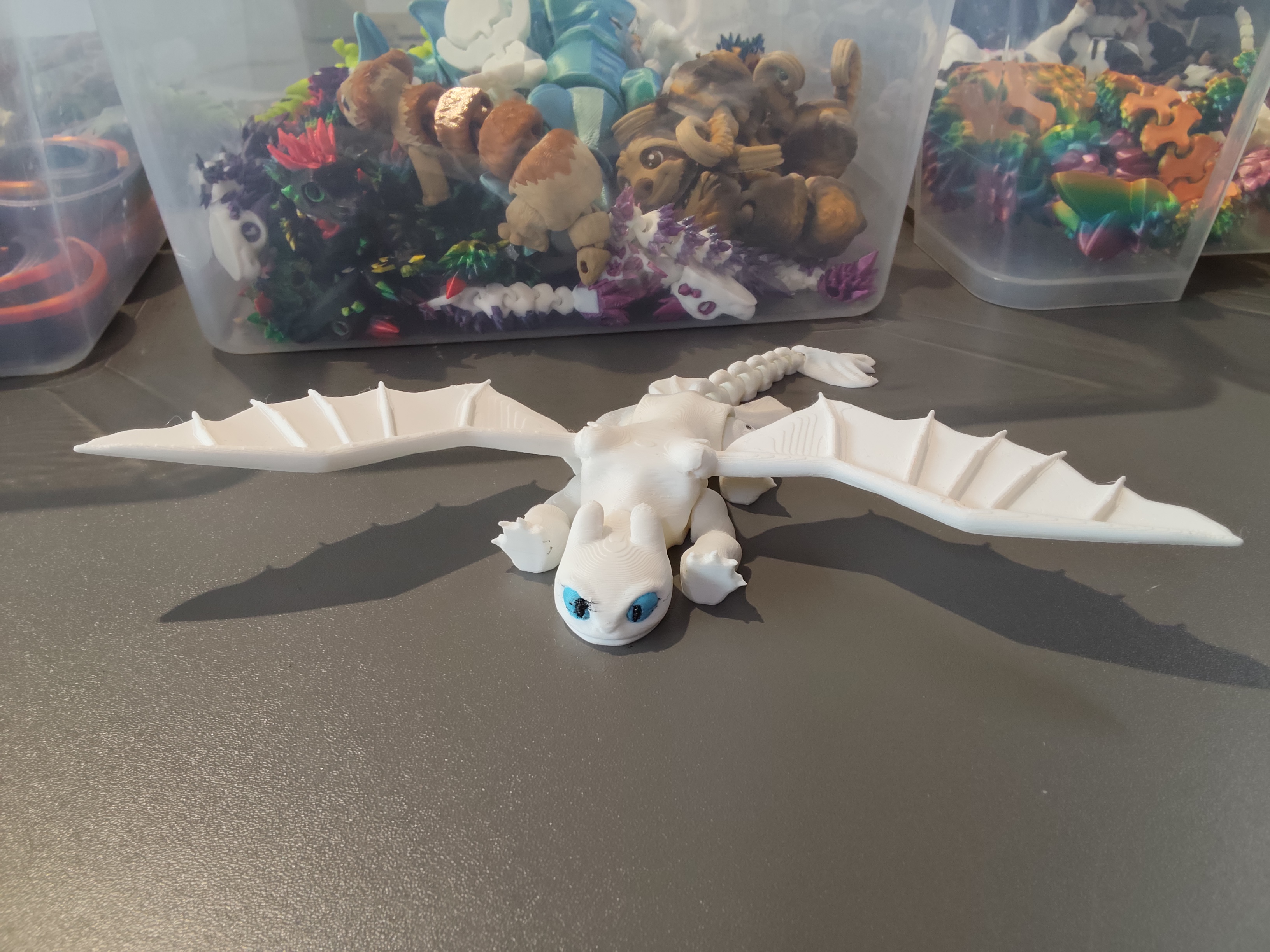 Slibinas su spalvos defektais, baltas