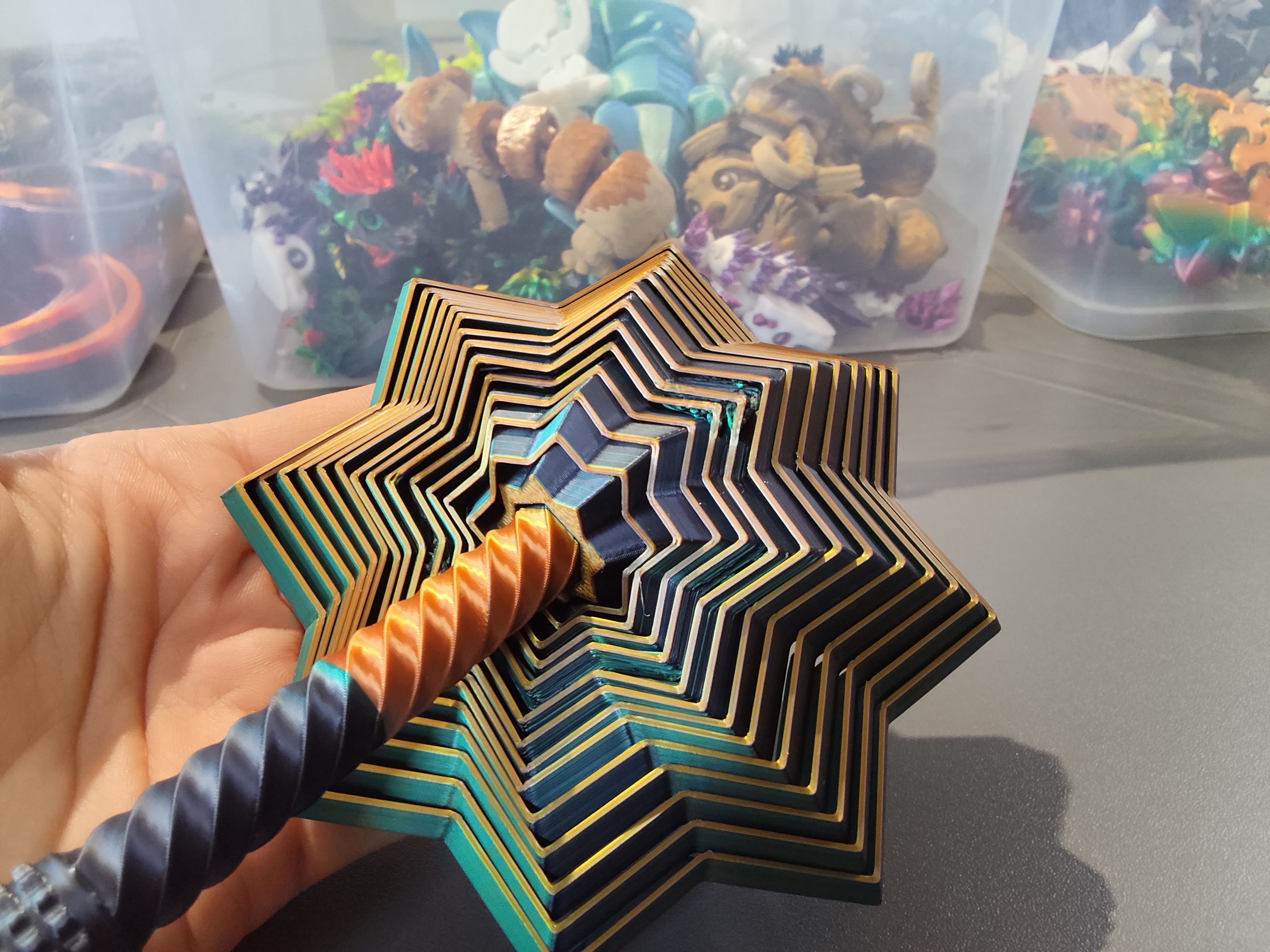 Suktukas su defektais, žalia/aukso