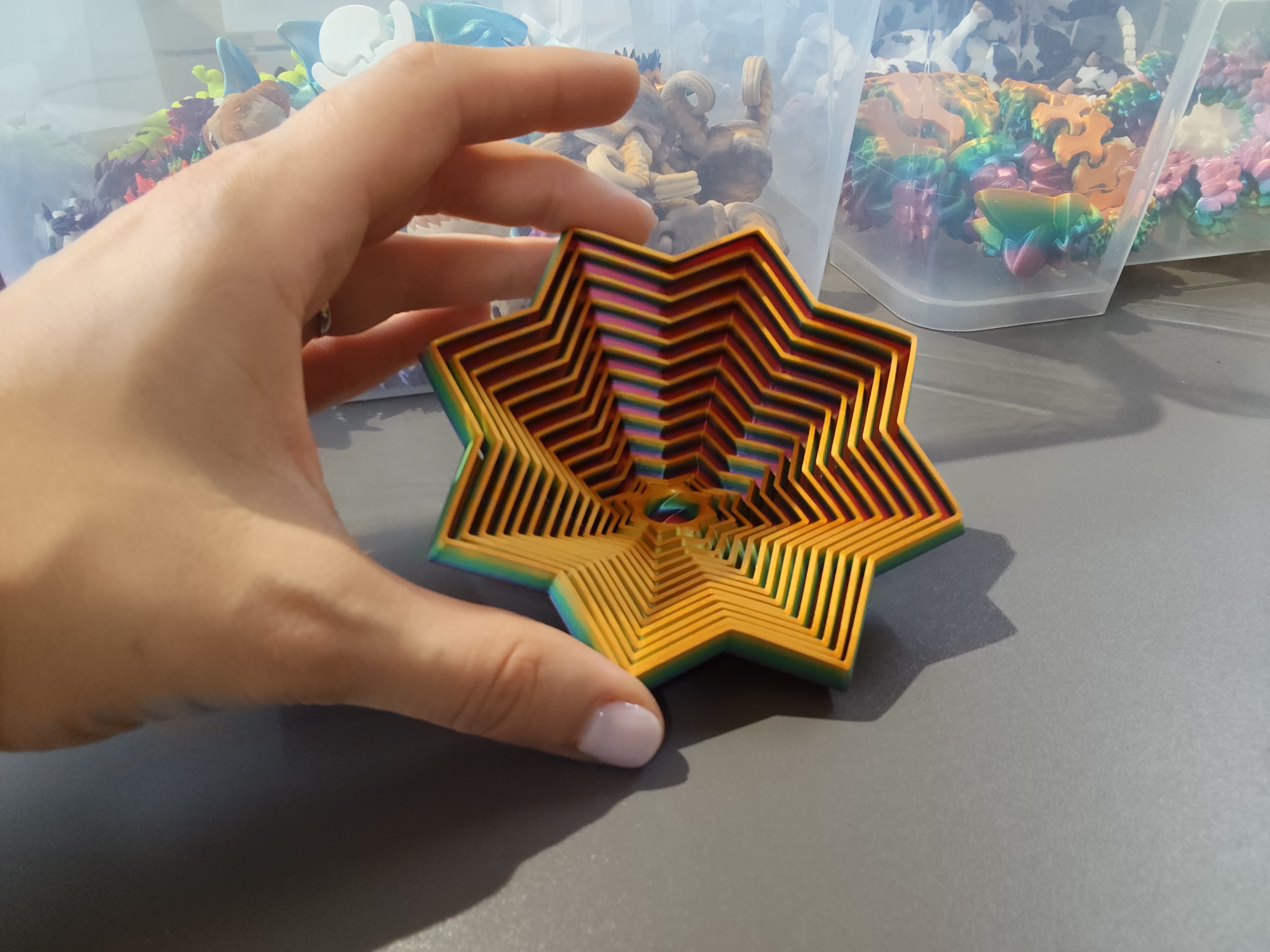 Suktukas žvaigždė be lazdelės viduryje spalvotas