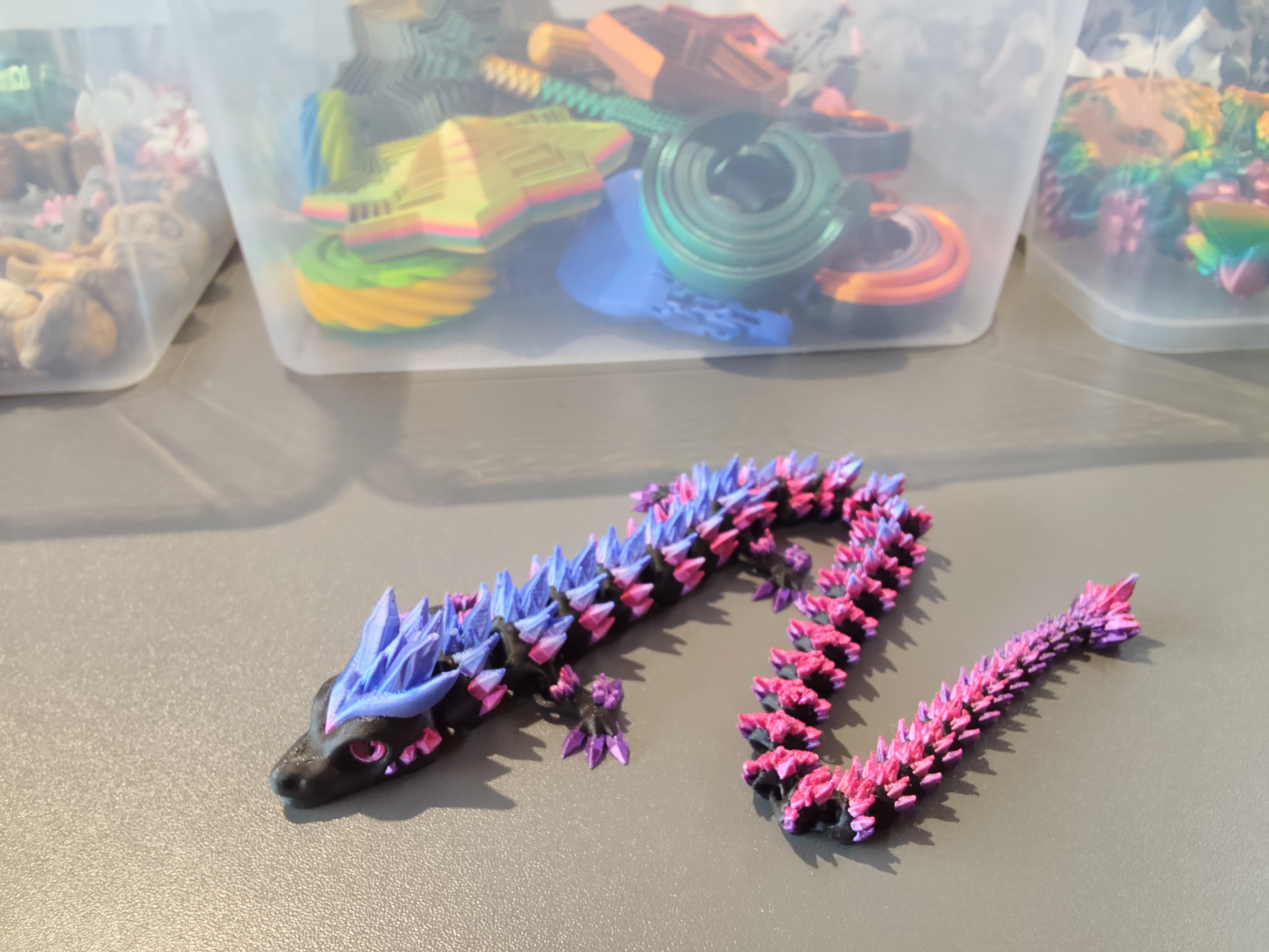 Drakoniukas juoda/violet vaivorykštė 