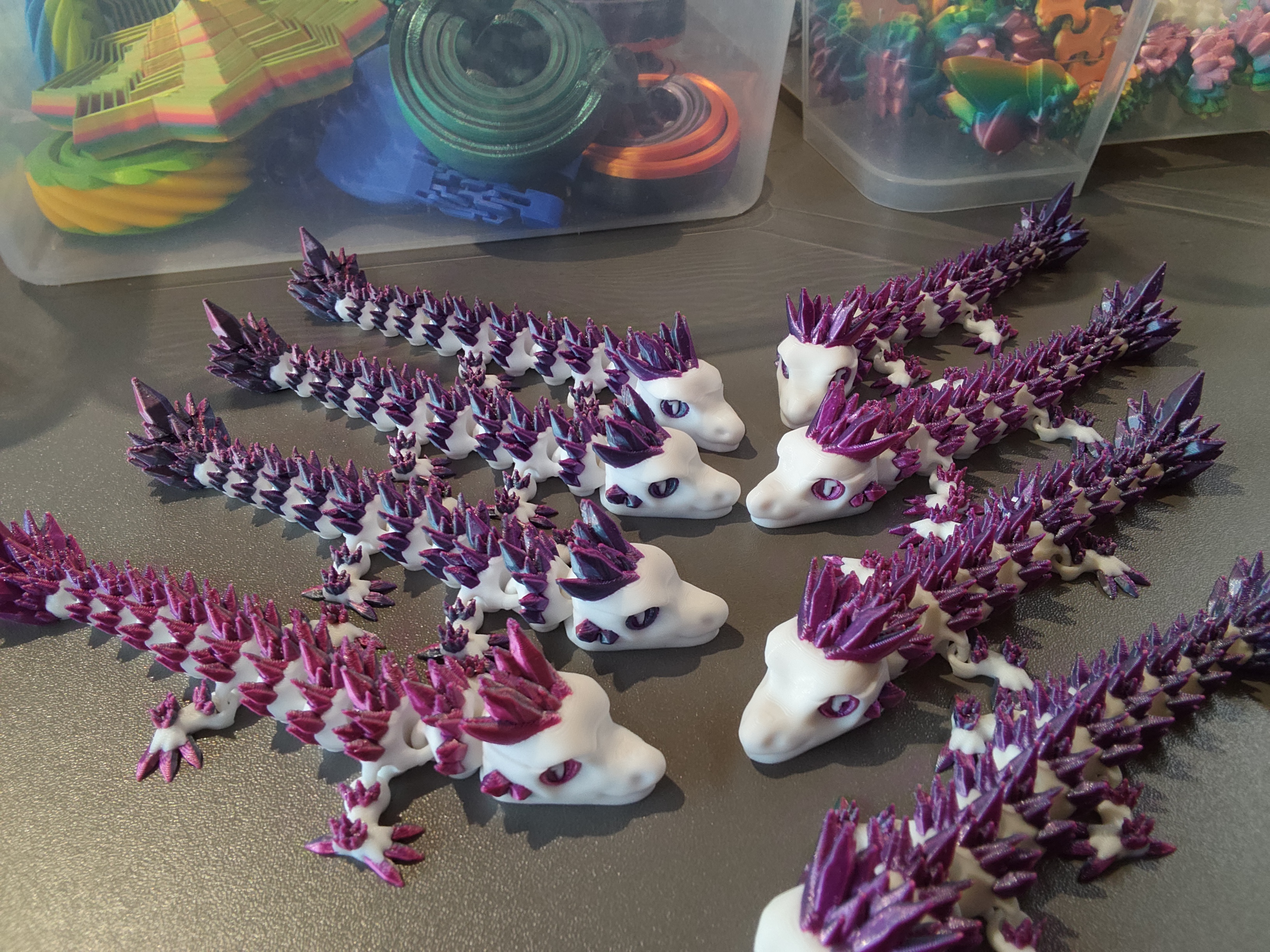 Mažas drakoniukas su defektais, balta/violetinė 