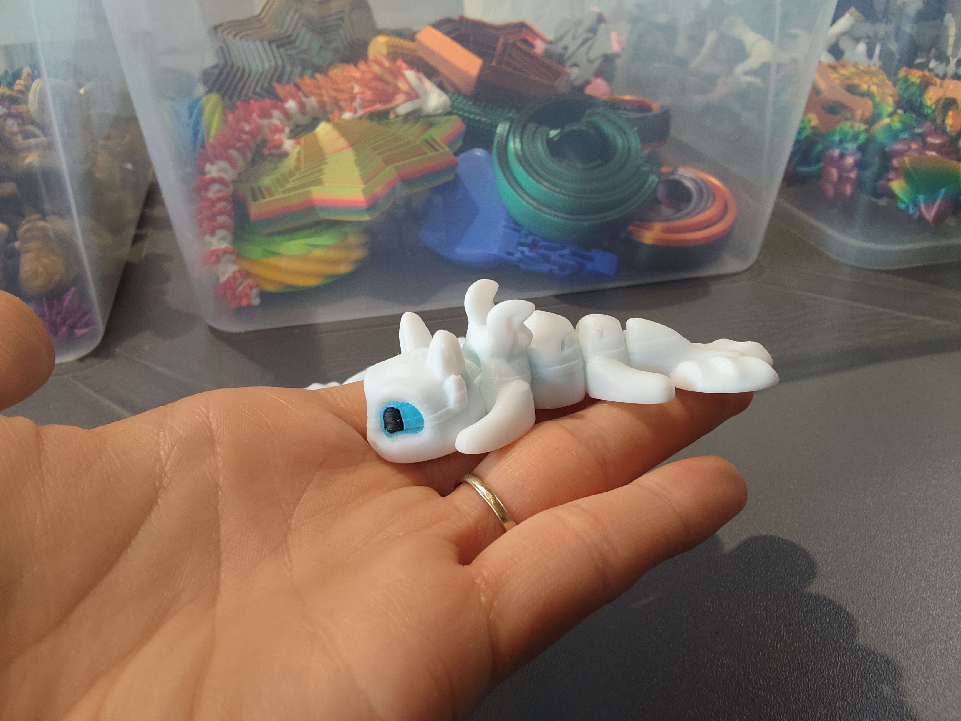 Mažas slibinas, baltas