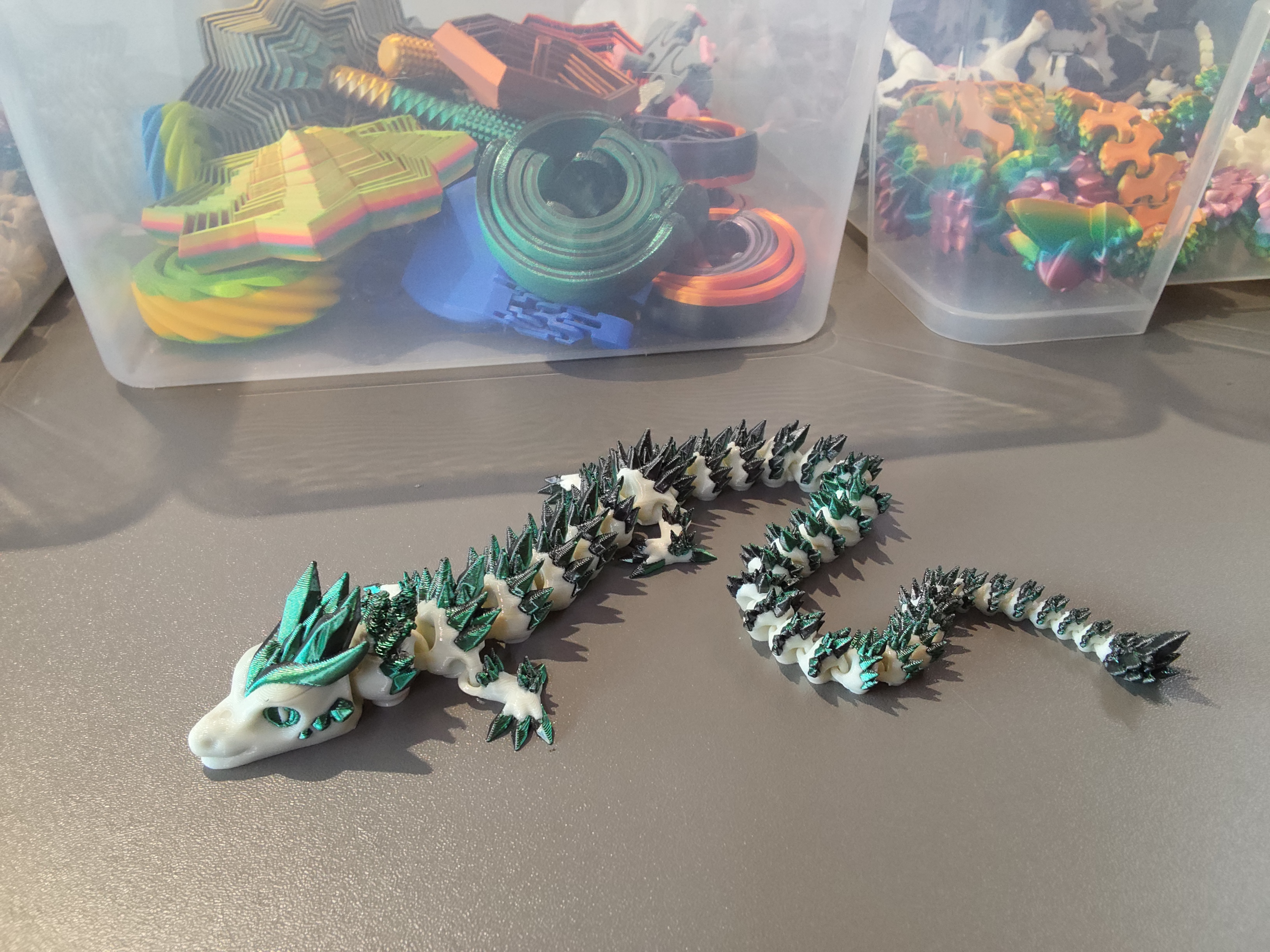 Drakoniukas balta/žalia su defektais