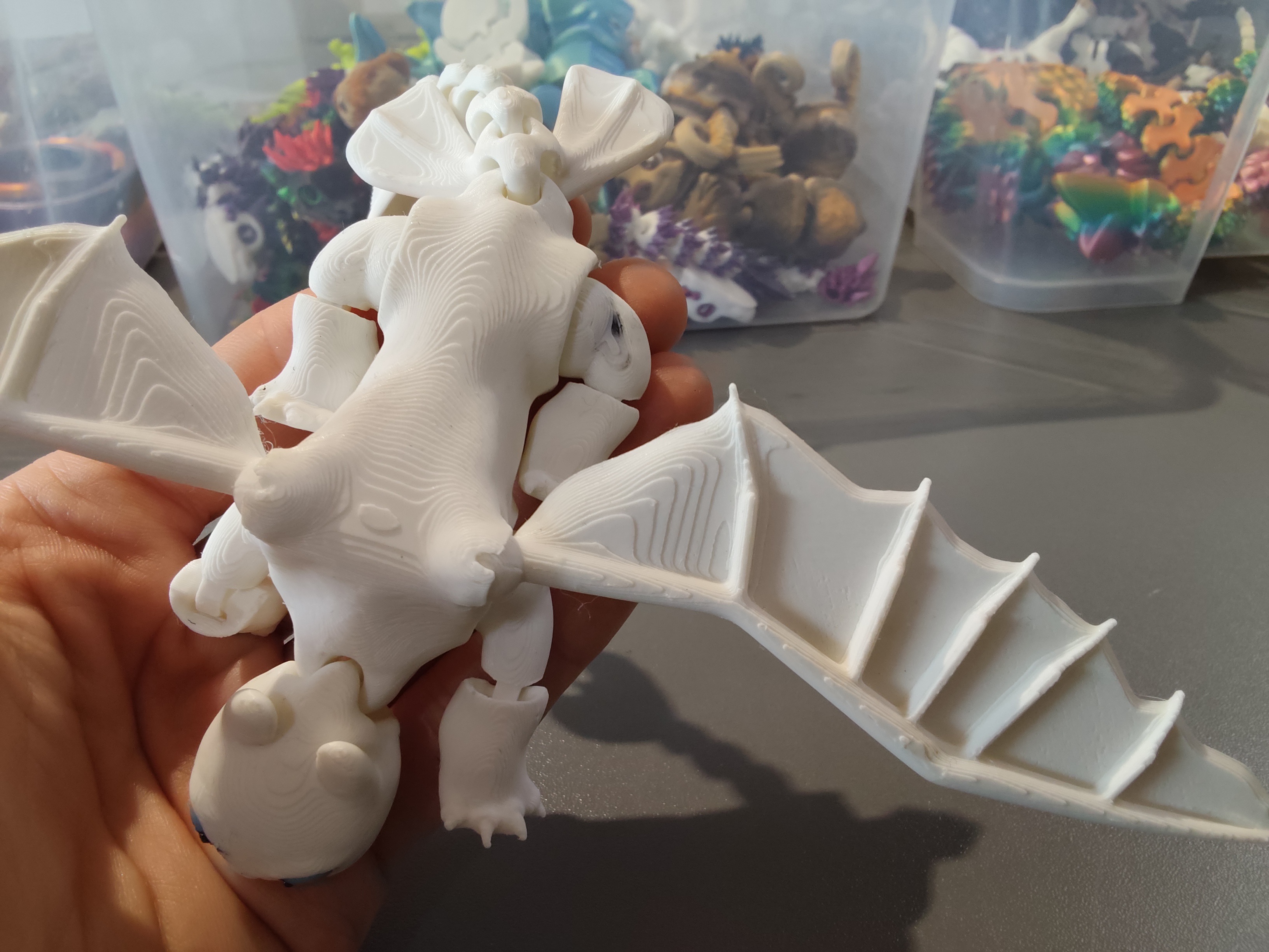 Slibinas su spalvos defektais, baltas