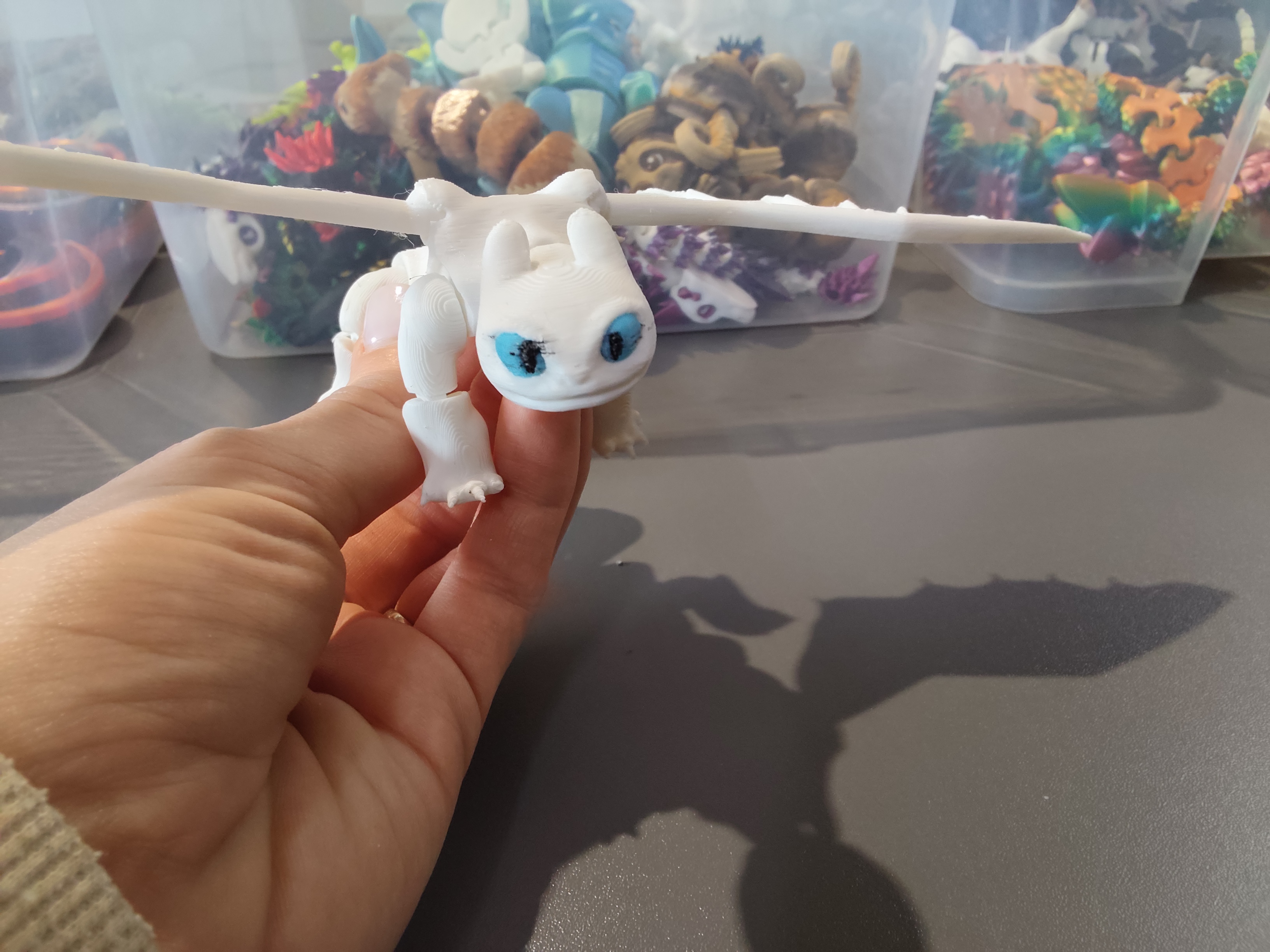 Slibinas su spalvos defektais, baltas