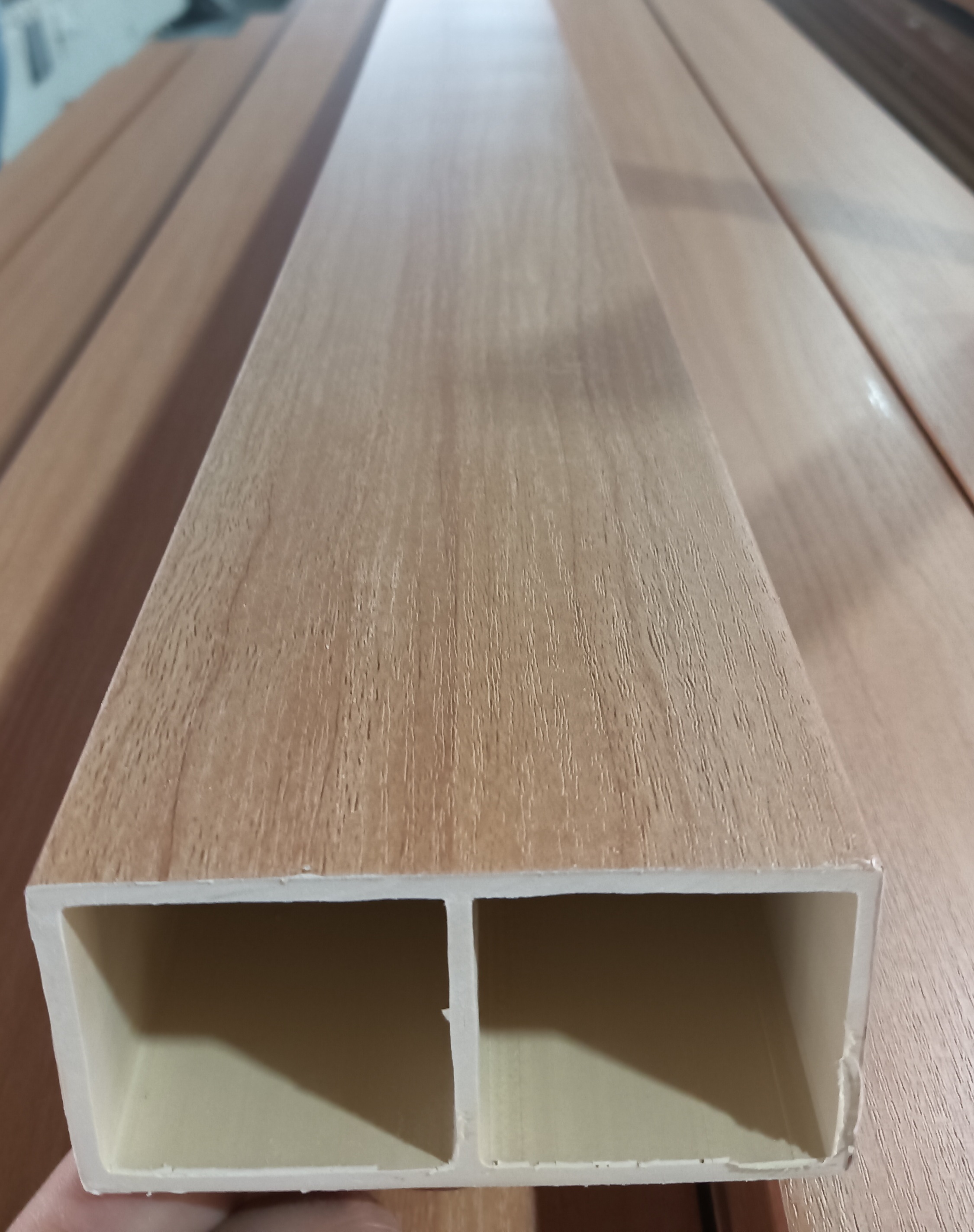 Tubo/Viga WPC Interior 100x50mm - Color Roble Natural (2.90m)