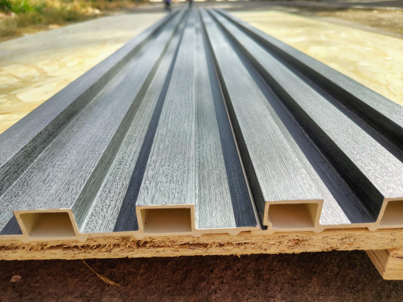 Panel WPC 3 Ranuras - Modelo Elvian LK1019