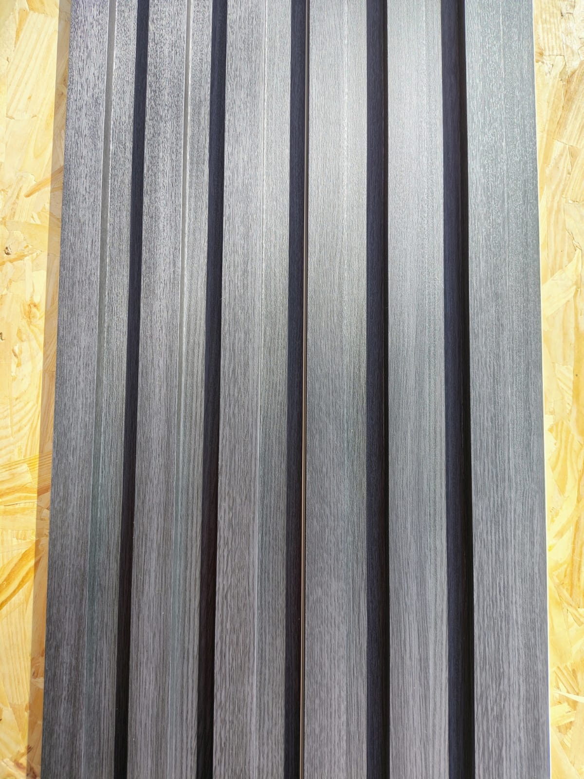 Panel WPC 3 Ranuras - Modelo Elvian LK1019