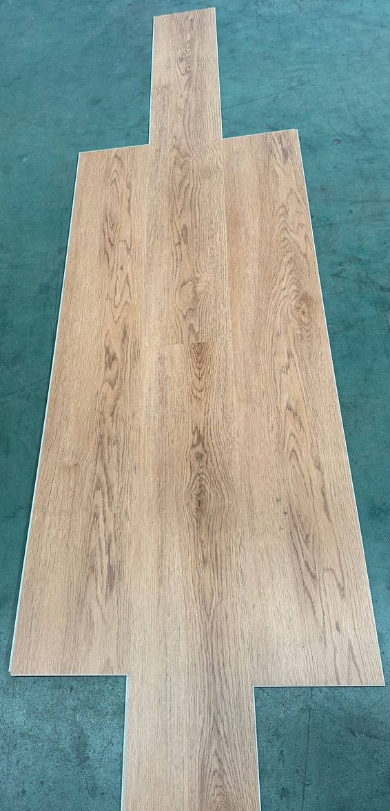 Piso SPC Click - Modelo Roble Natural 8091-3 (Manta IXPE Incluida)