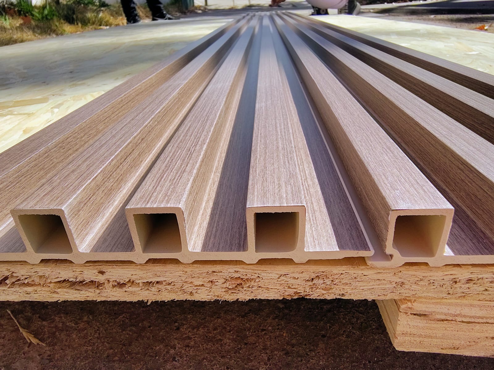 Panel WPC 4 Ranuras - Modelo Carambe LK3003