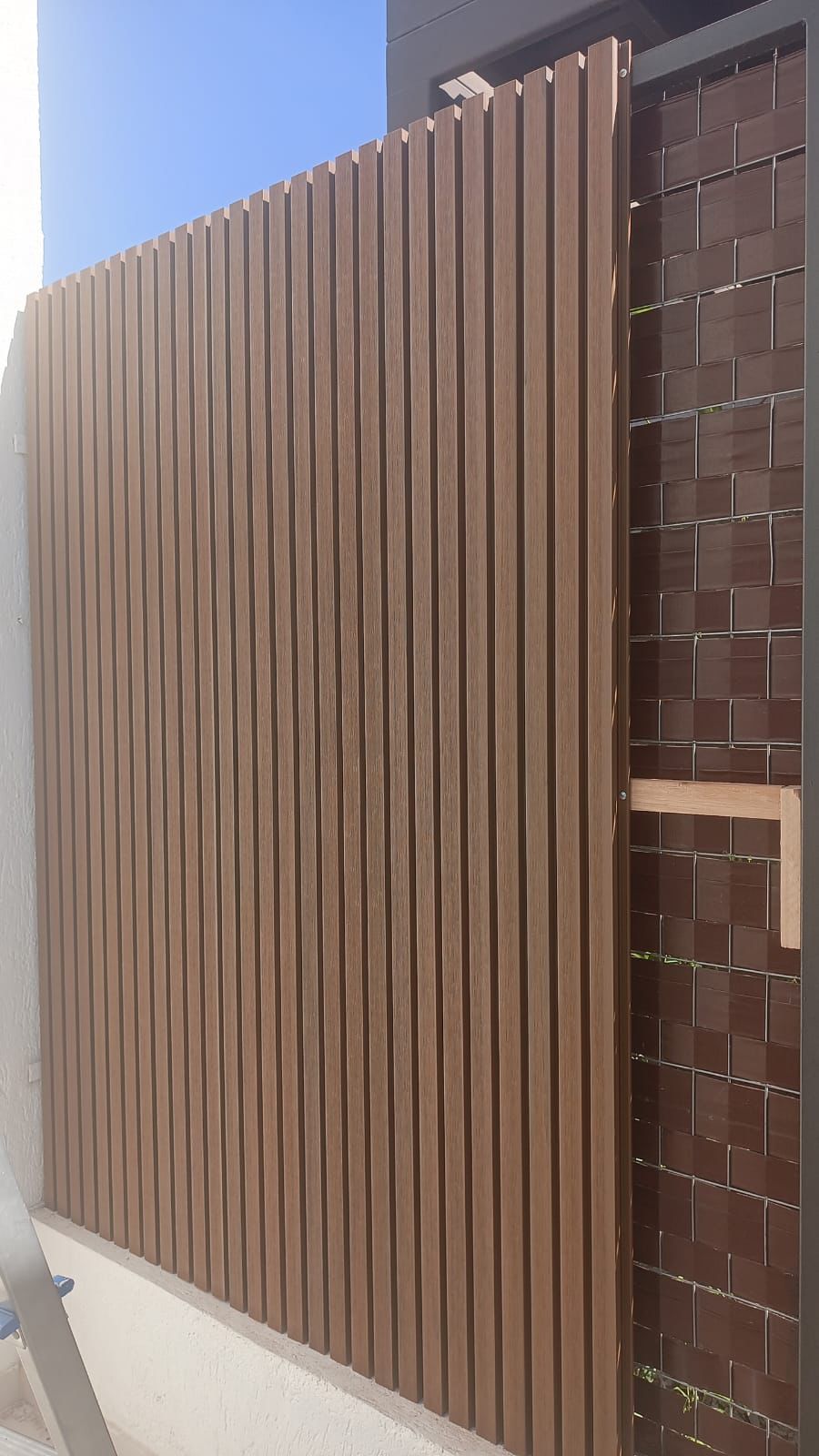 Panel WPC Exterior - Modelo Teak (Símil Madera Natural)