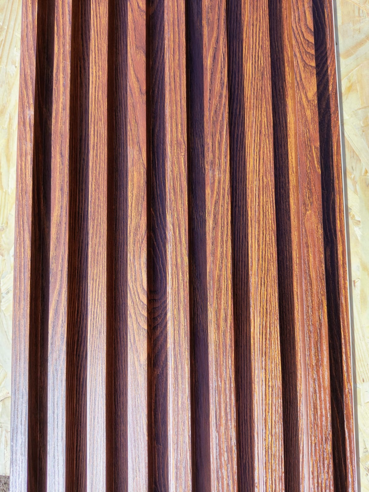 Panel WPC 4 Ranuras - Modelo Cerezo