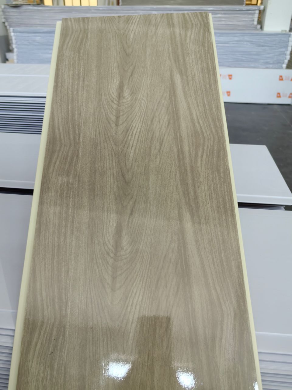 Panel Cielorraso PVC - Modelo G08 Roble Claro Brillante (2.90m x 25cm)