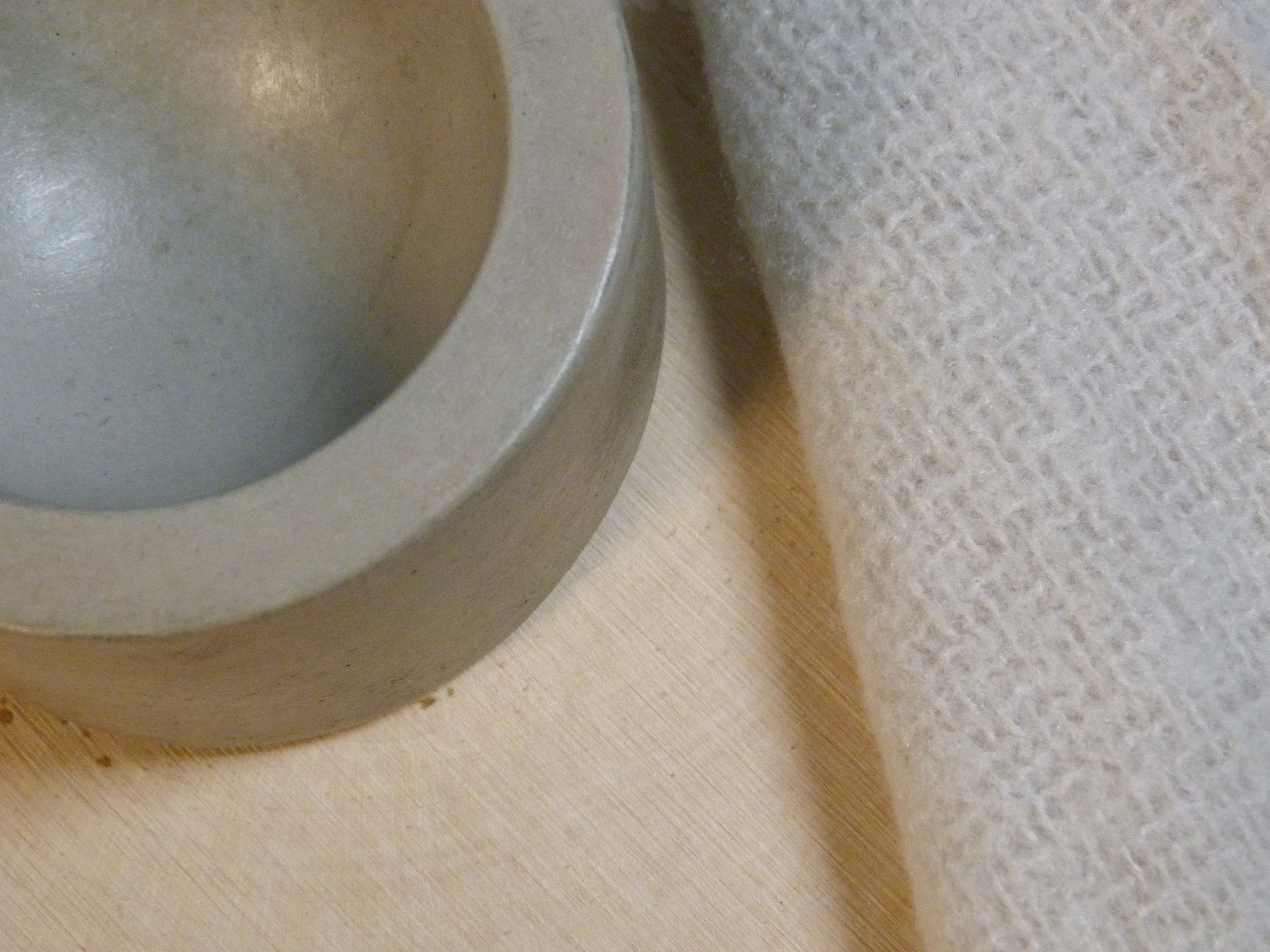 Rounded box with lid