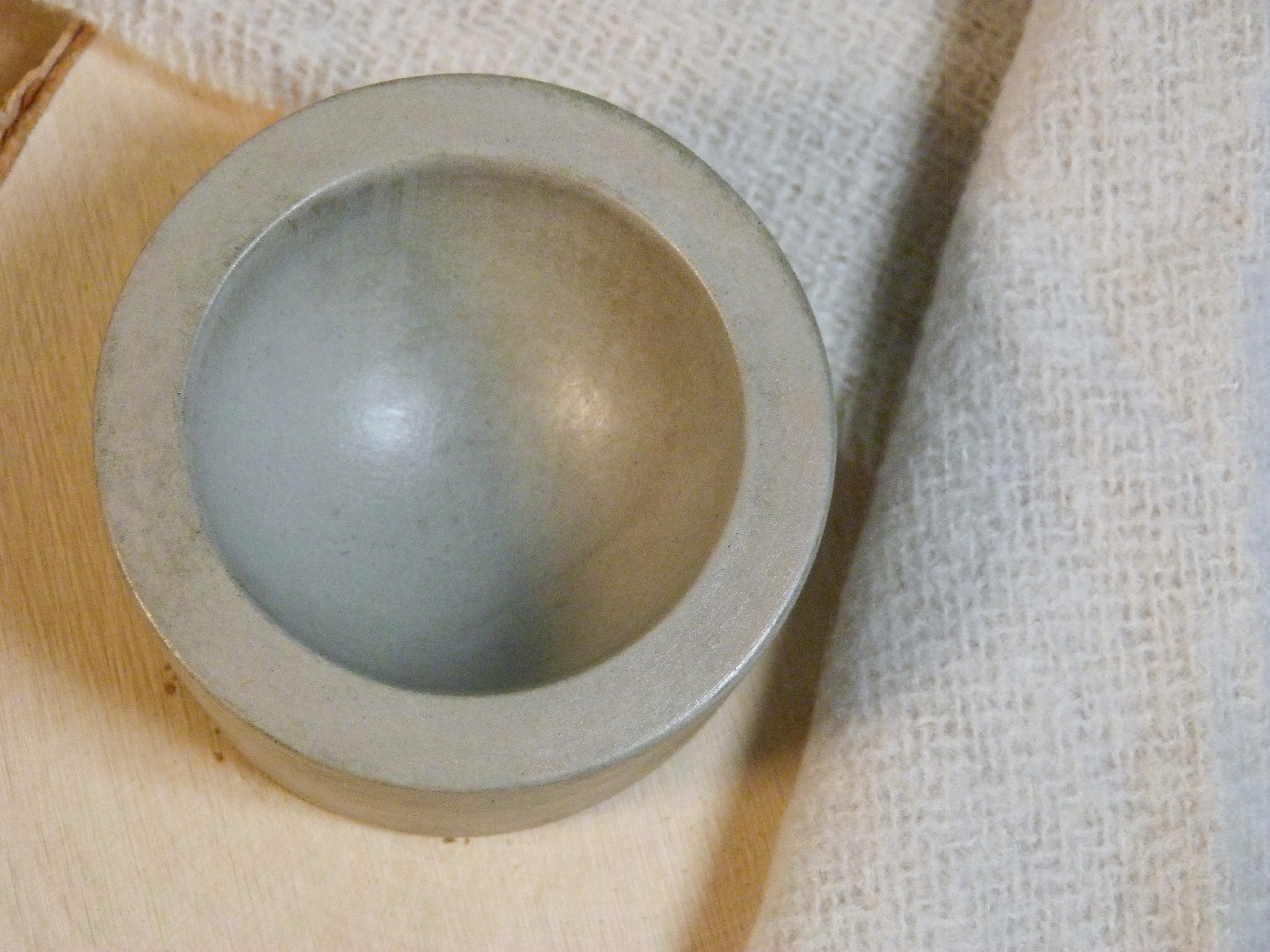 Rounded box with lid