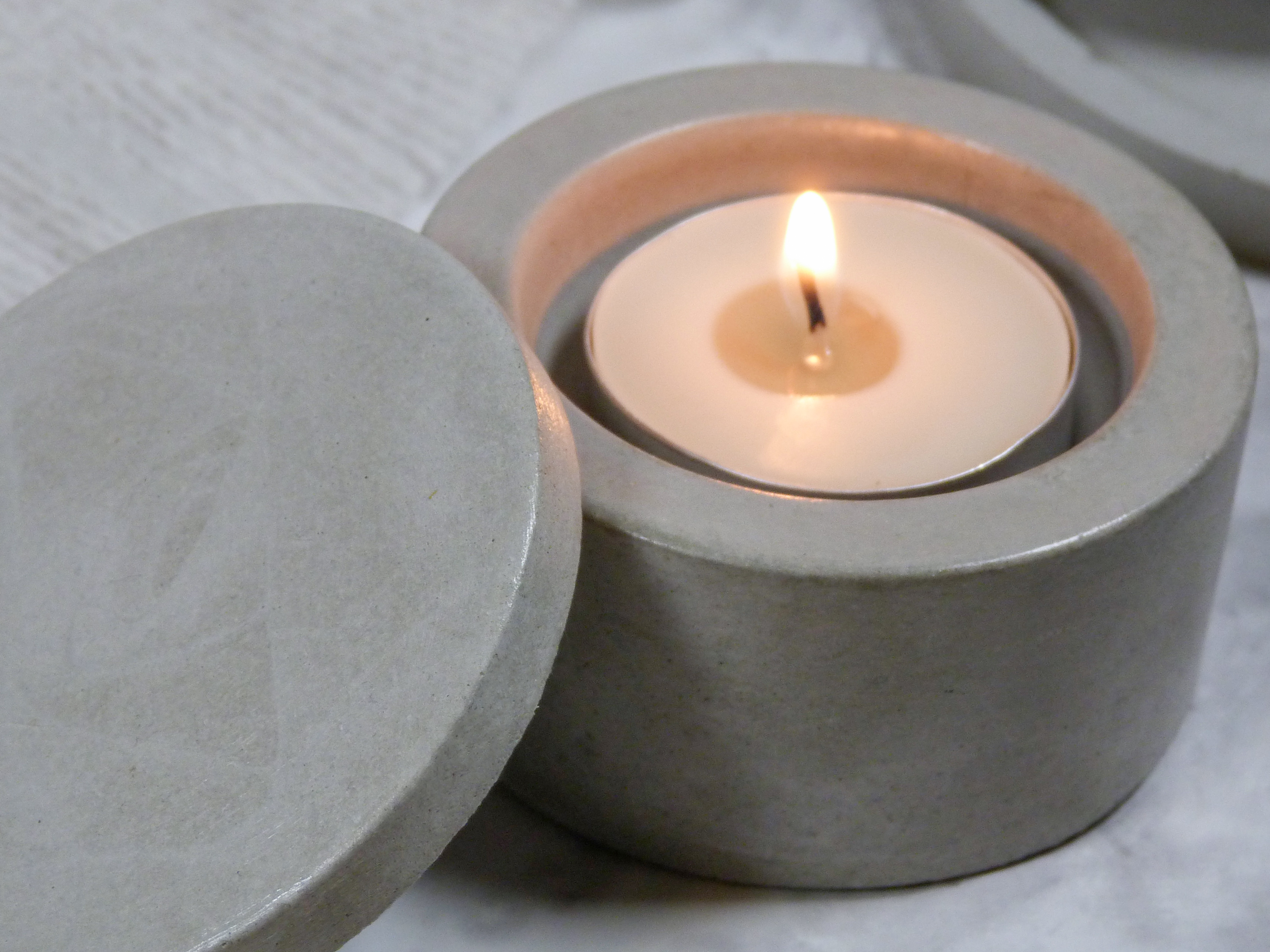 Rounded box with lid