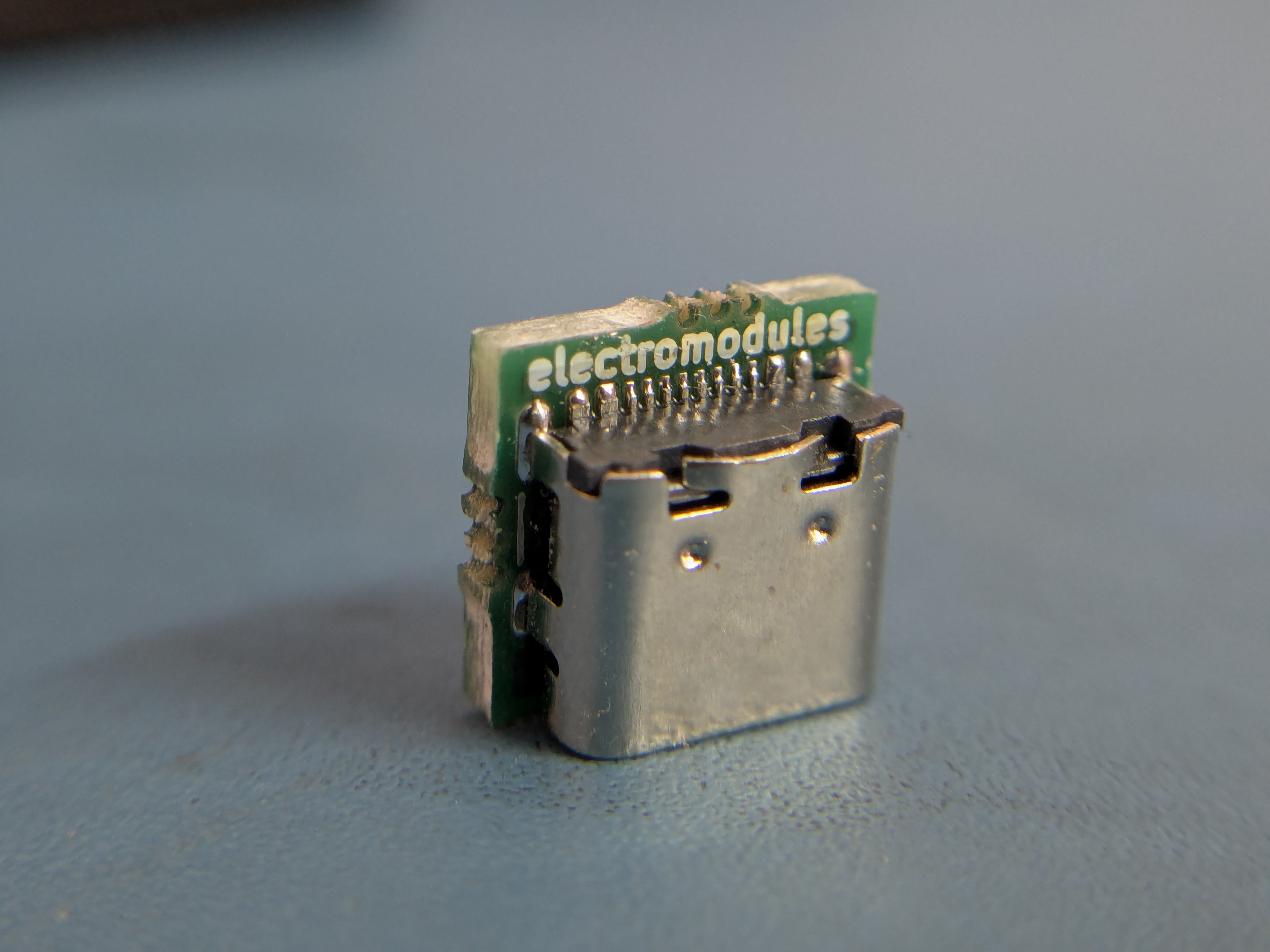 Tiny Lithium-ion Battery Charger (TCHG)