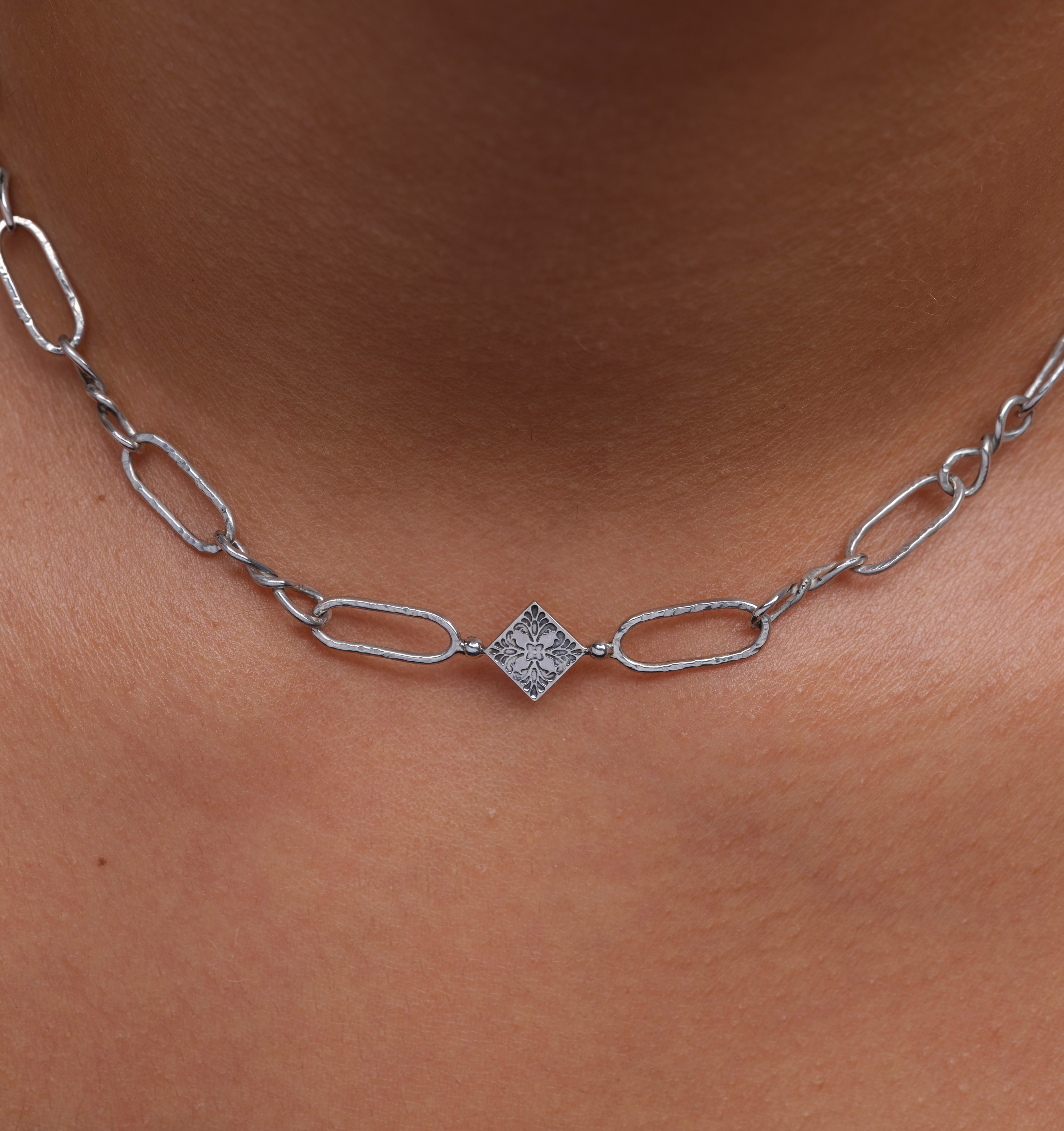 Collier Lyslos