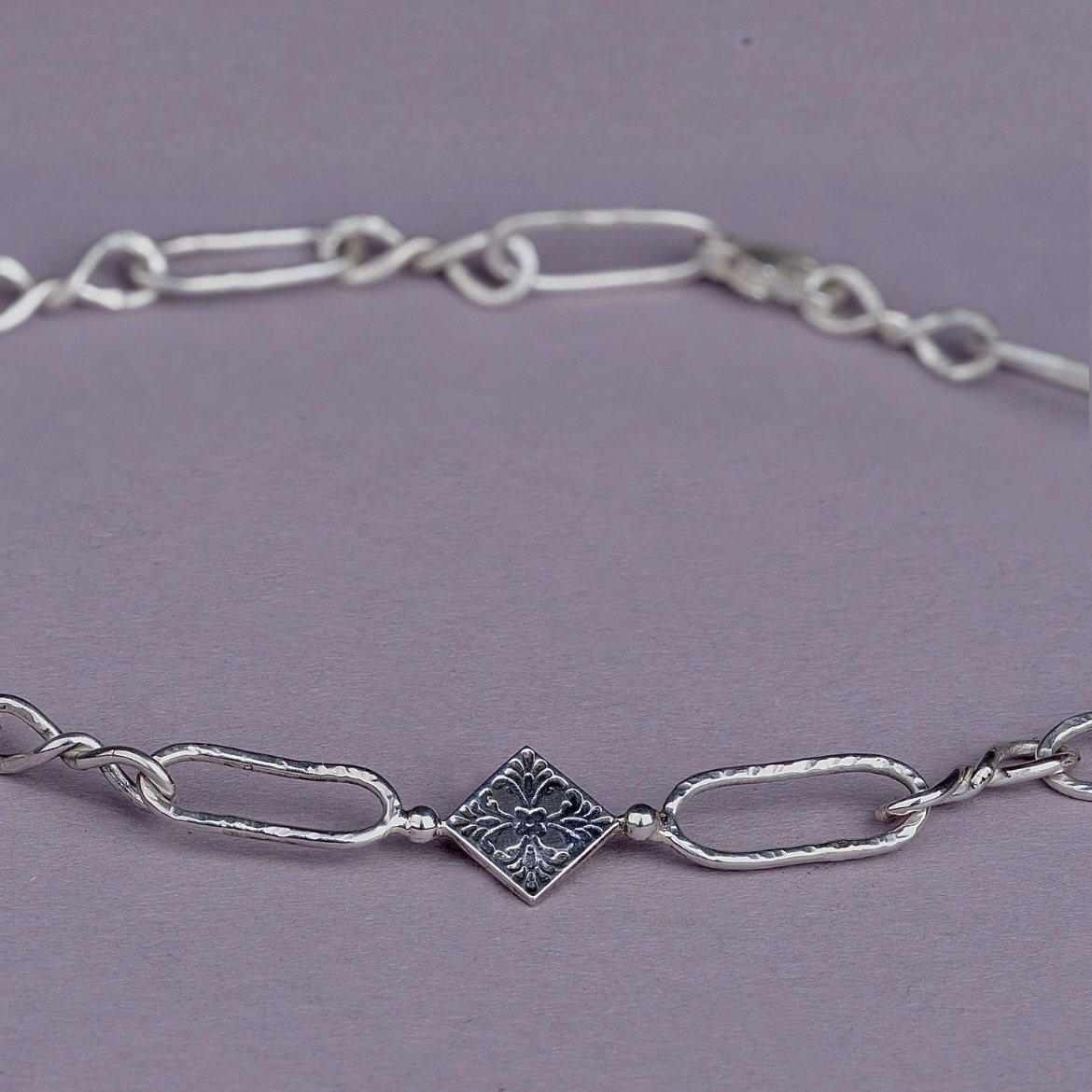 Collier Lyslos