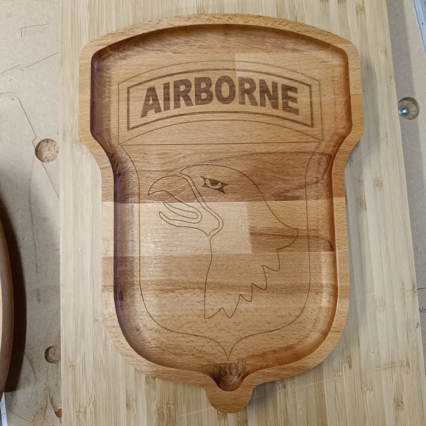 Plateau en bois gravé 101st