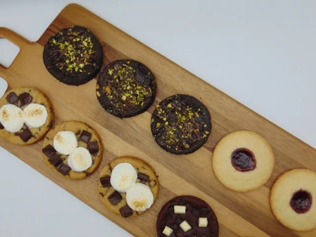 Add Cookies to Any Cake Order!