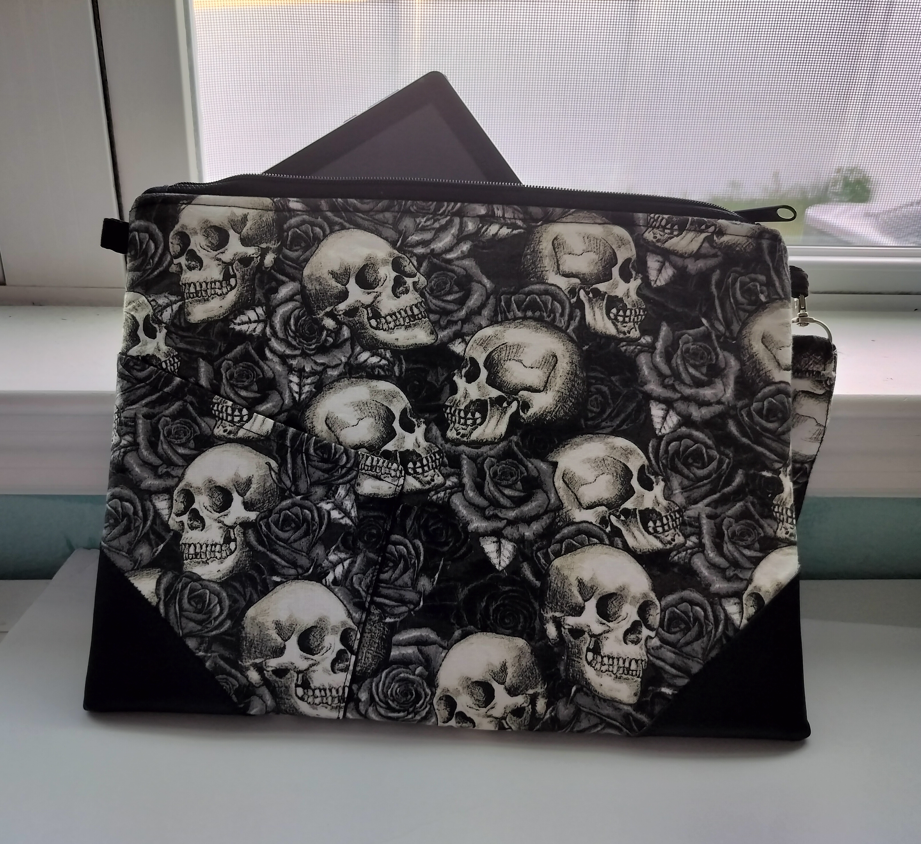 Skull and Roses Tablet Sleeve