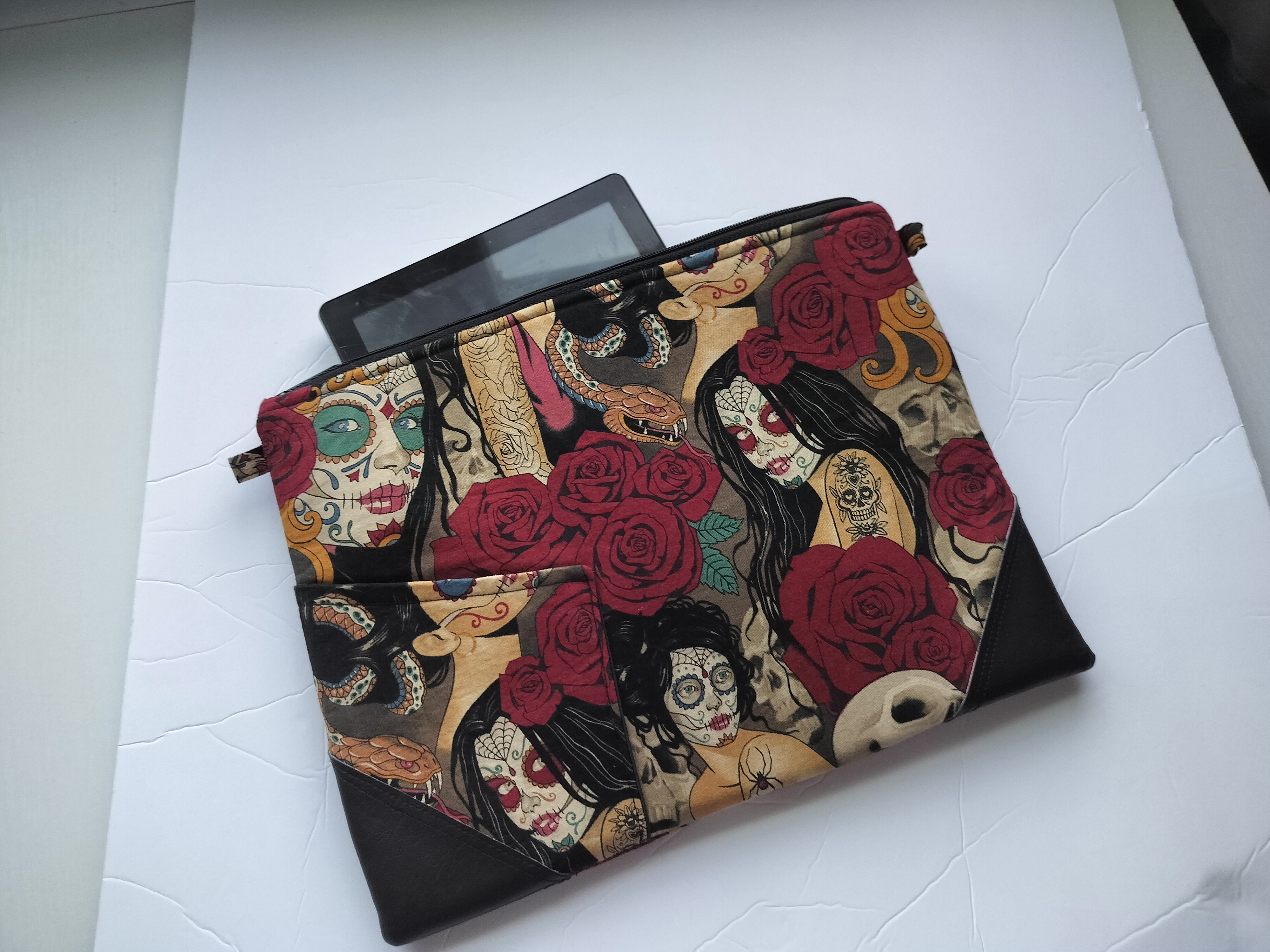 Dia de los Muertos Sugar Skulls Tablet Cover 