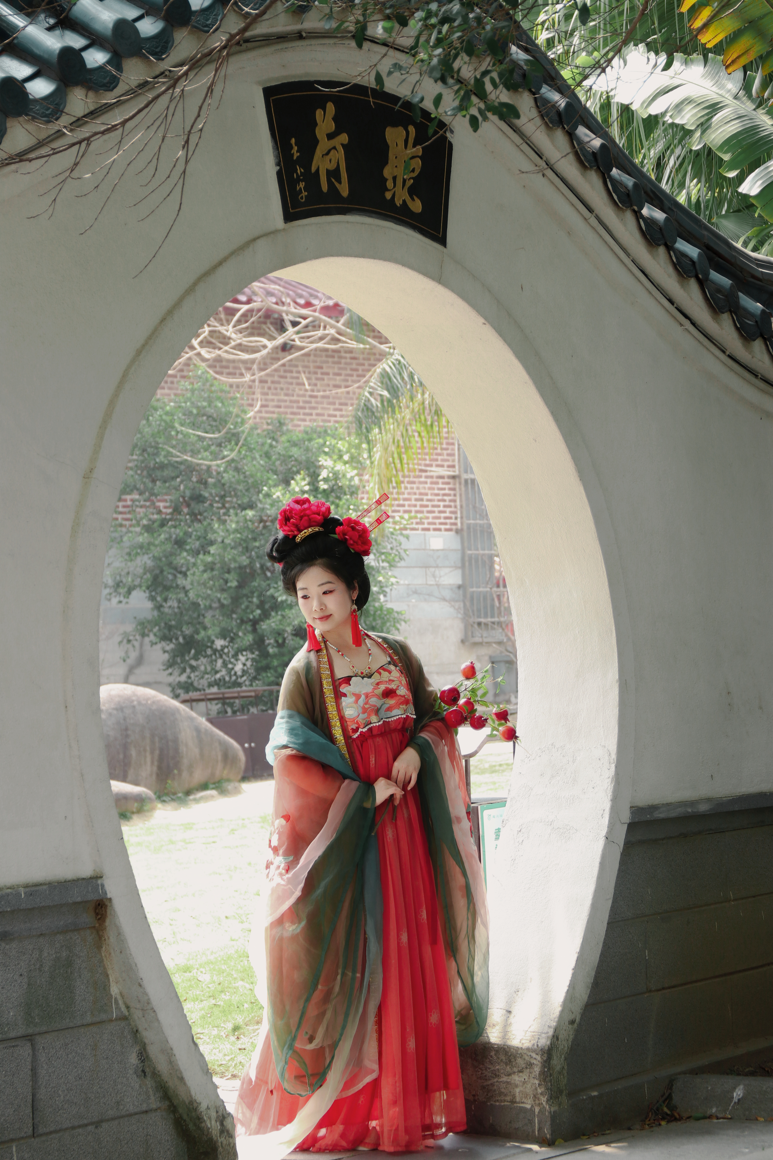 Tang-style Hezi Dress with Heavy Workmanship and Red Green 3 Sets Full Embroidery