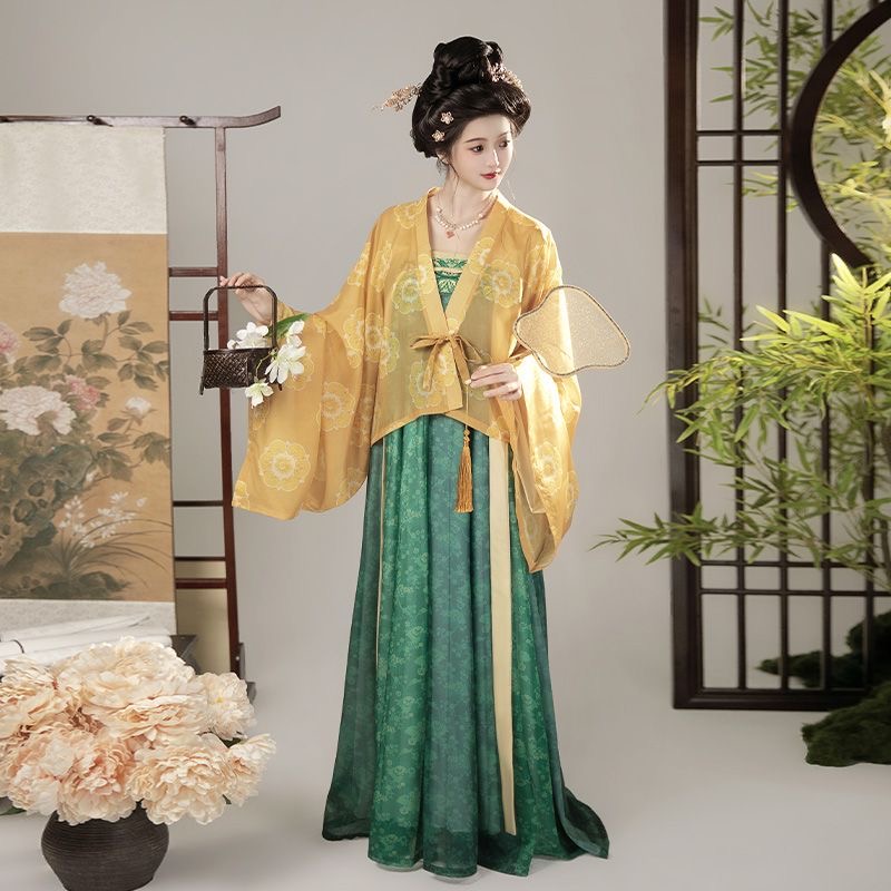 Tand Dysnasty traditional hanfu yellow green