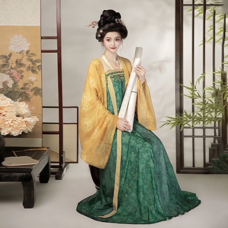 Tand Dysnasty traditional hanfu yellow green