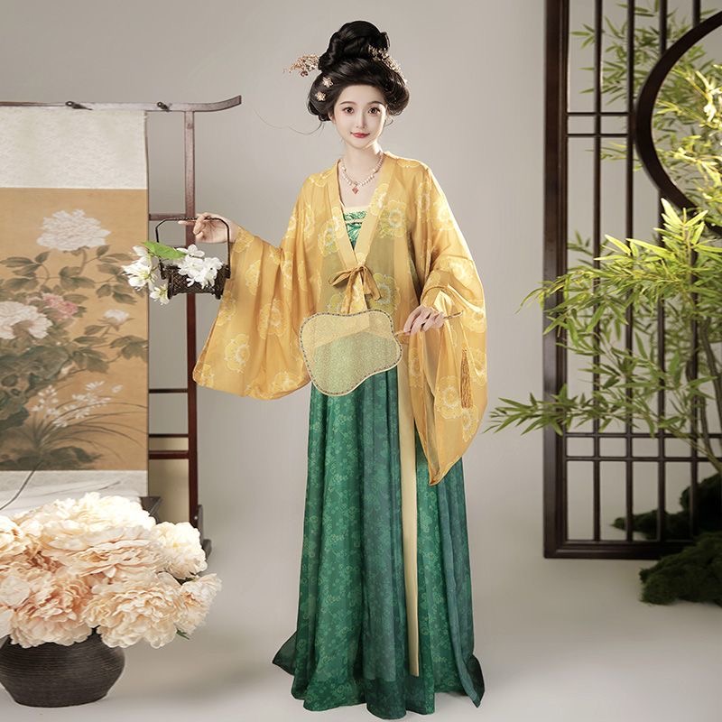Tand Dysnasty traditional hanfu yellow green