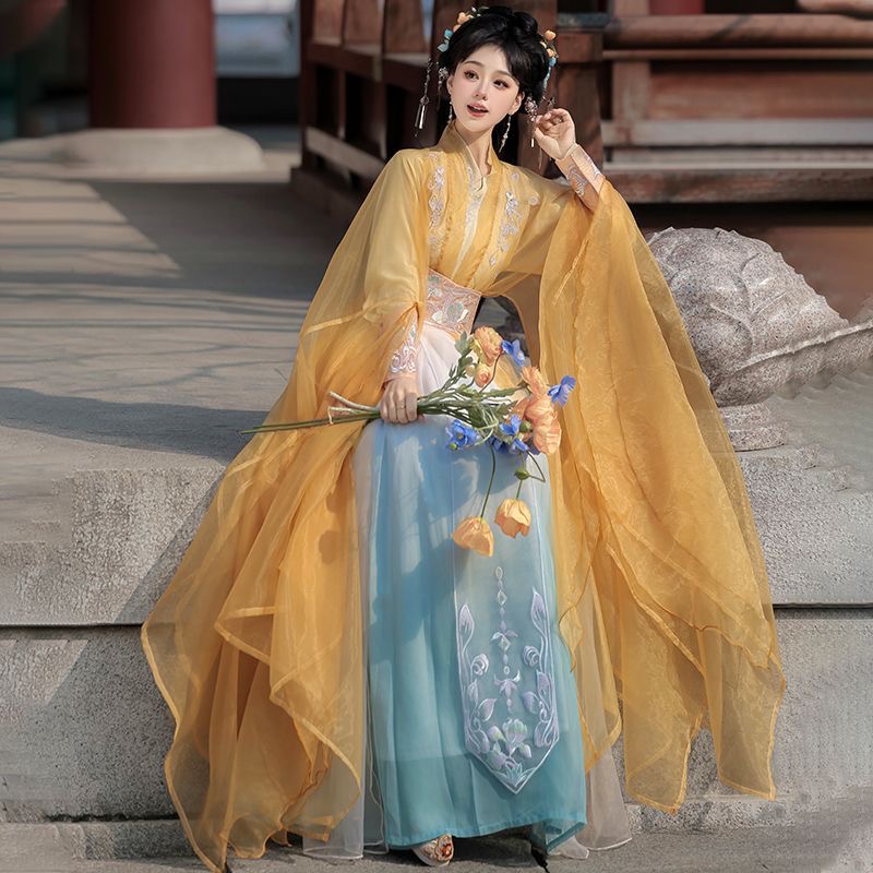 Spear and Warrobe Traditional Chinese Hanfu YELLOW