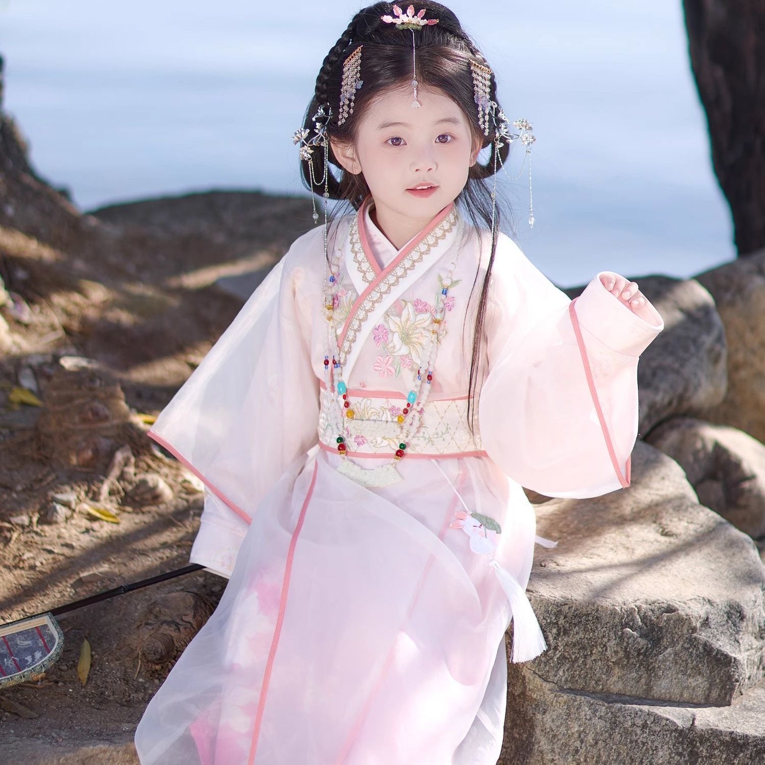Girls elaborate embroidery Traditional Hanfu Dress for kids 
