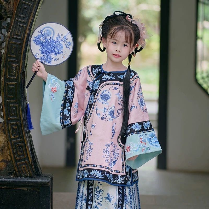 Han women in the Qing Dynasty hanfu for Children