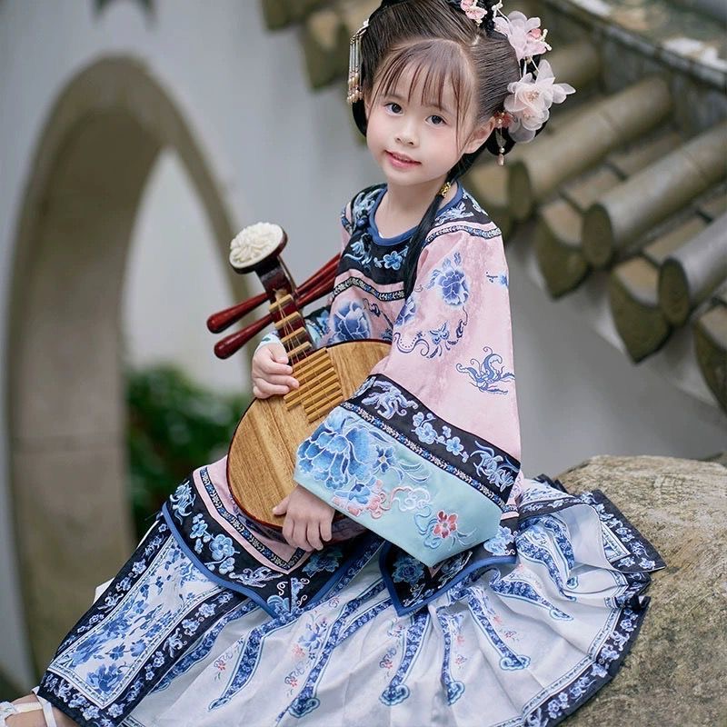 Han women in the Qing Dynasty hanfu for Children