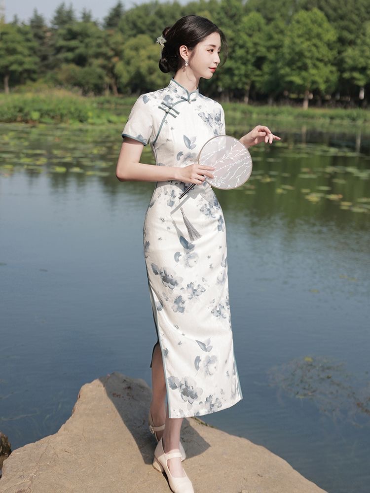 Qipao Elegant Traditional Dress