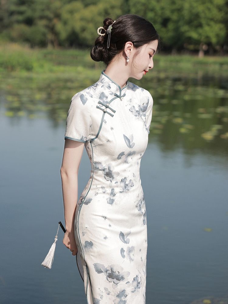 Qipao Elegant Traditional Dress