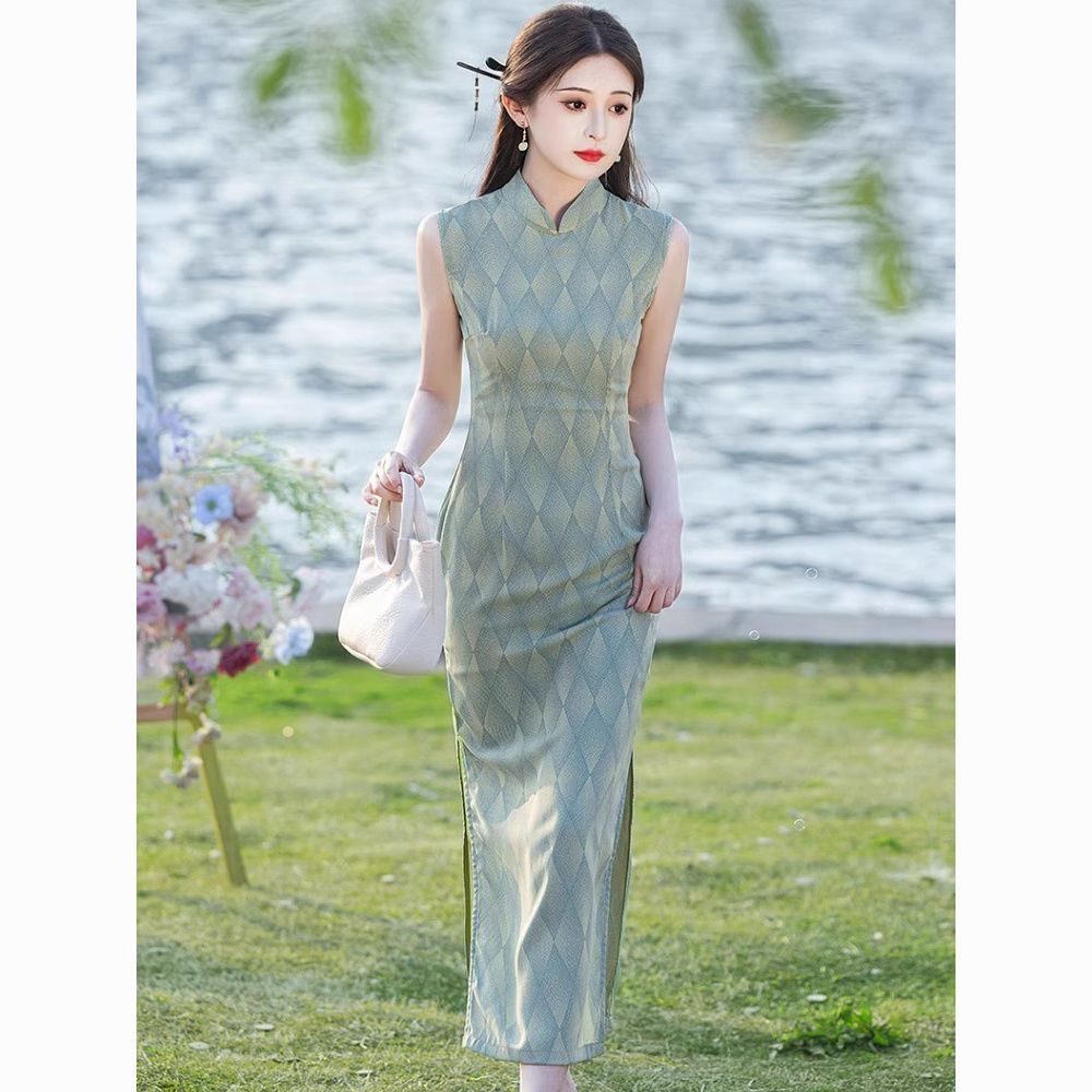 Elegant Green Cheongsam Dress
