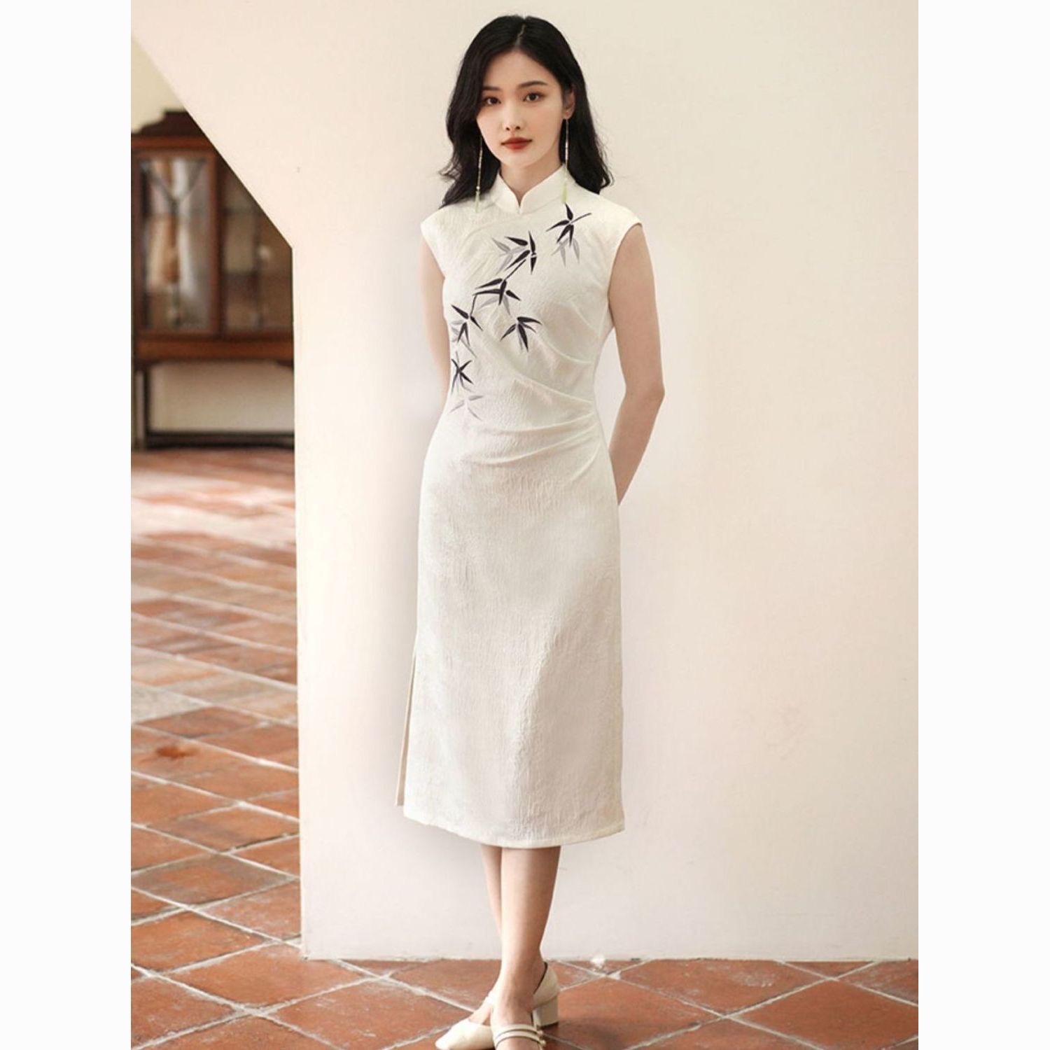 Elegant White Cheongsam Dress
