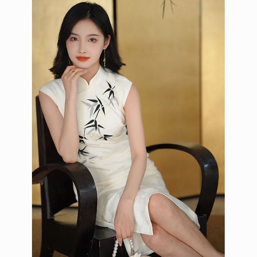 Elegant White Cheongsam Dress
