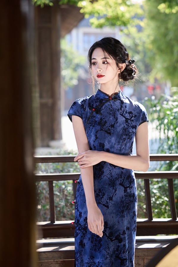 Elegant Blue Cheongsam